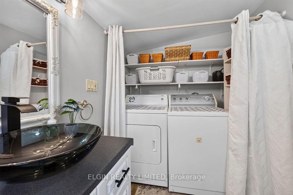 Photo 23 of 28 Walnut Street, St. Thomas — HOMEH