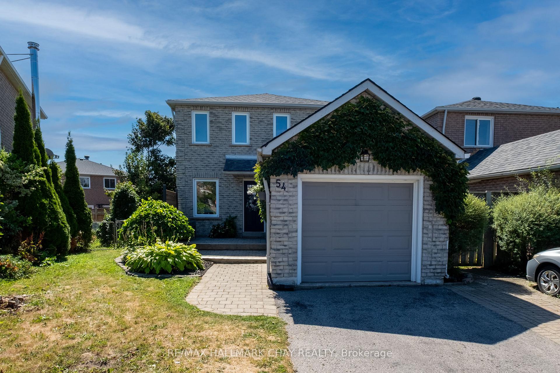 Photo 2 of 54 Wallace Drive, Barrie, Northwest — HOMEH