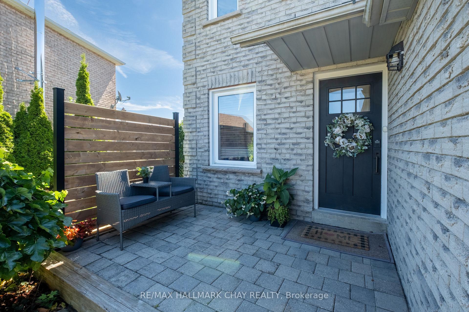 Photo 3 of 54 Wallace Drive, Barrie, Northwest — HOMEH