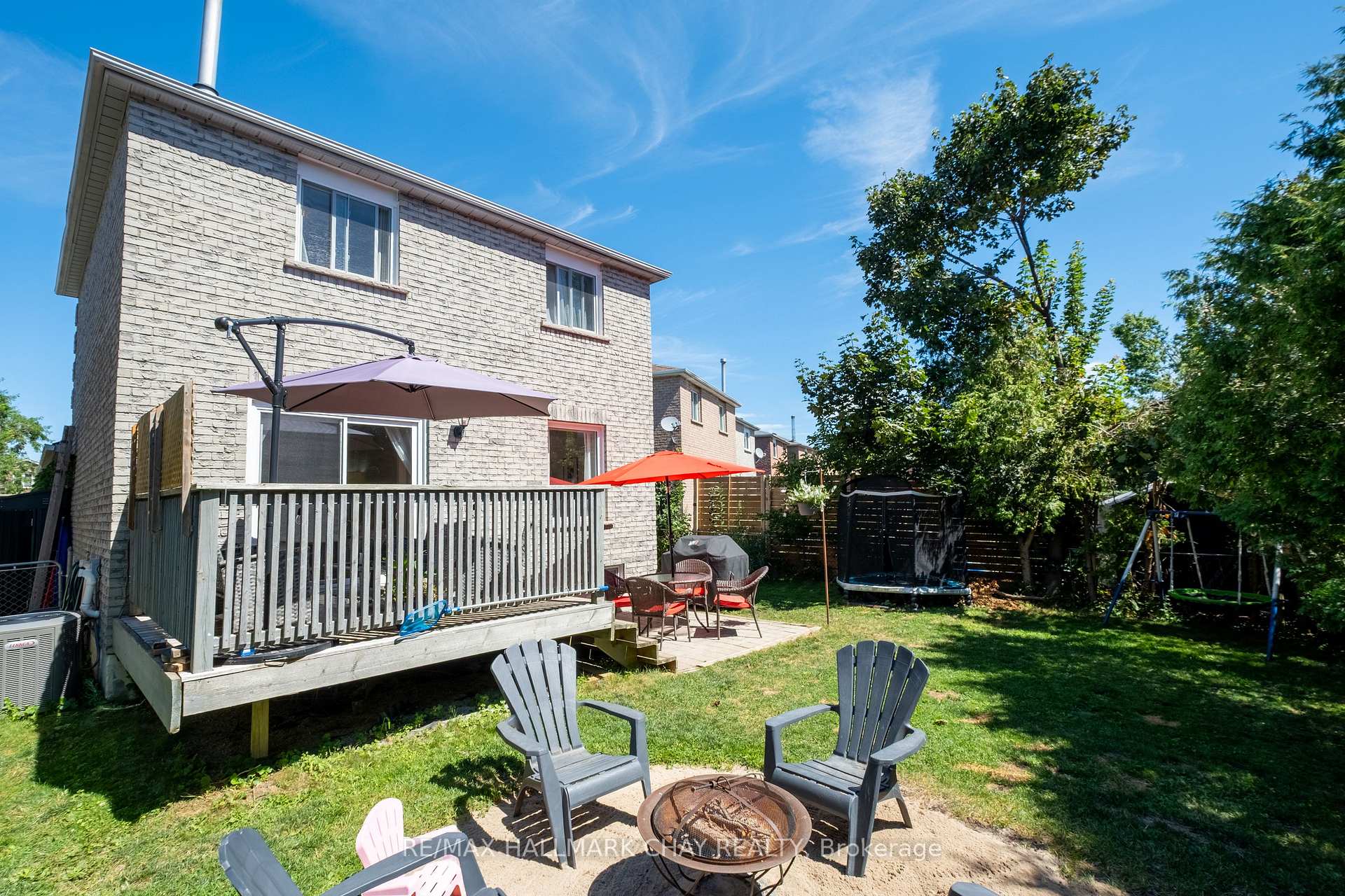 Photo 4 of 54 Wallace Drive, Barrie, Northwest — HOMEH
