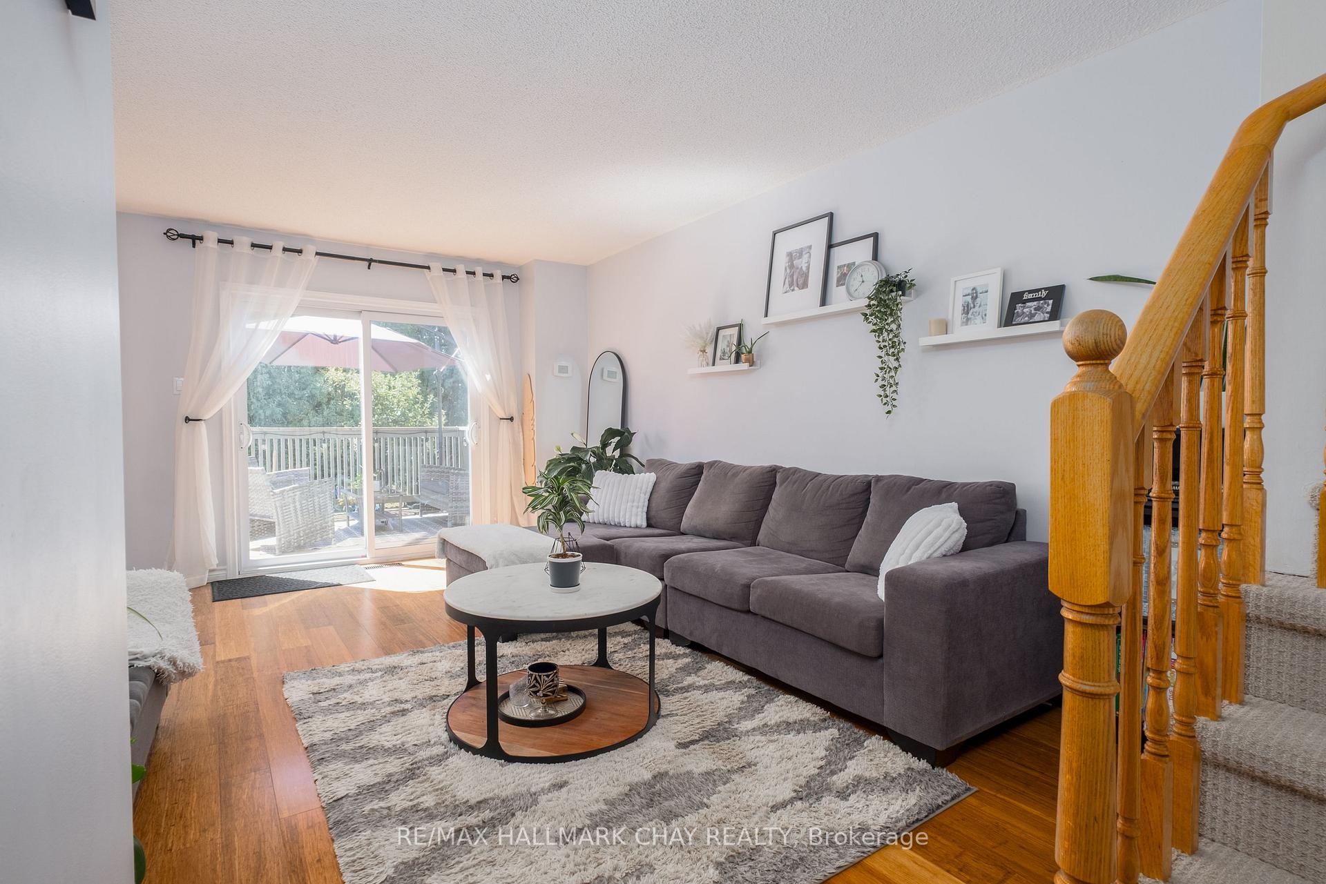 Photo 6 of 54 Wallace Drive, Barrie, Northwest — HOMEH