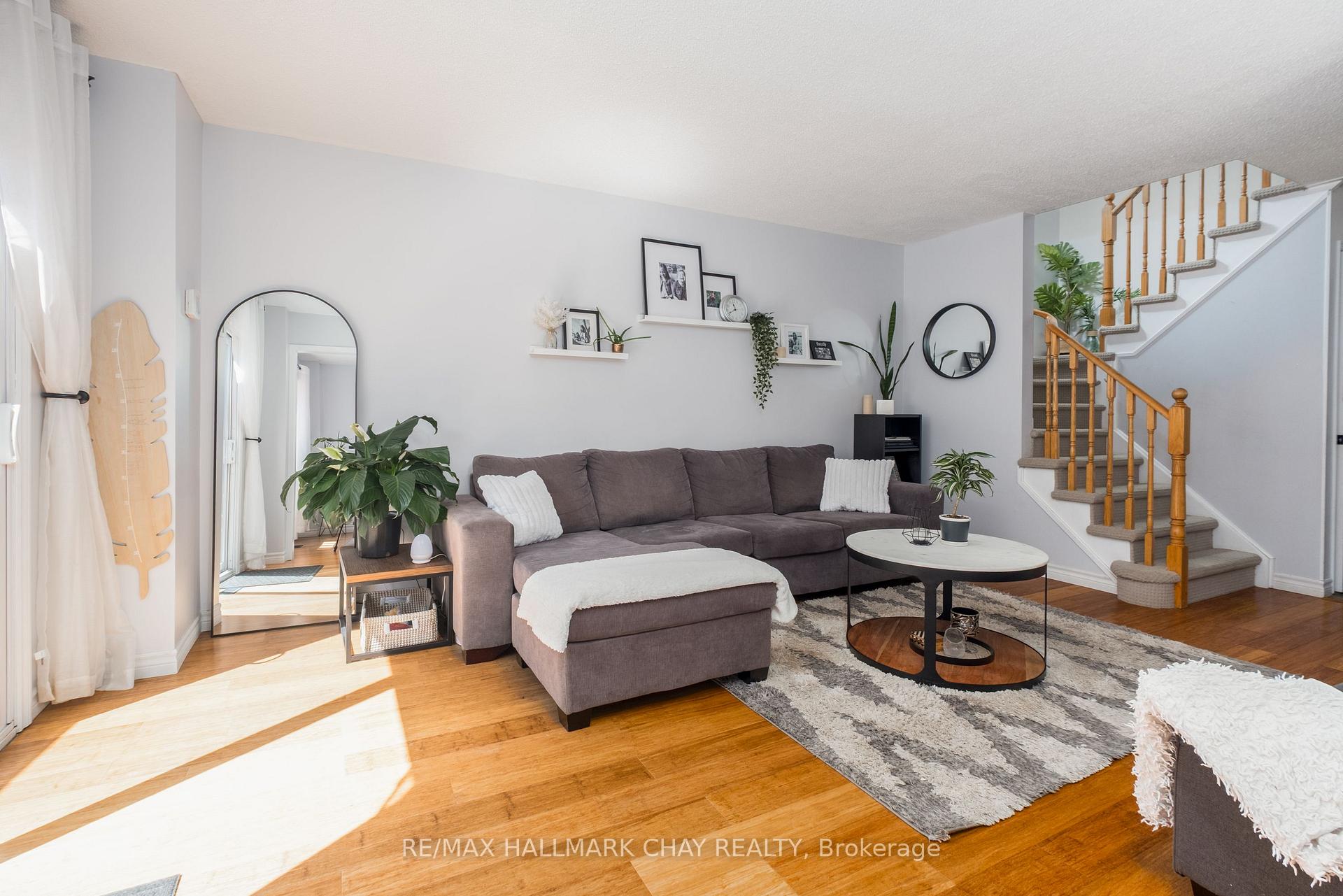 Photo 7 of 54 Wallace Drive, Barrie, Northwest — HOMEH