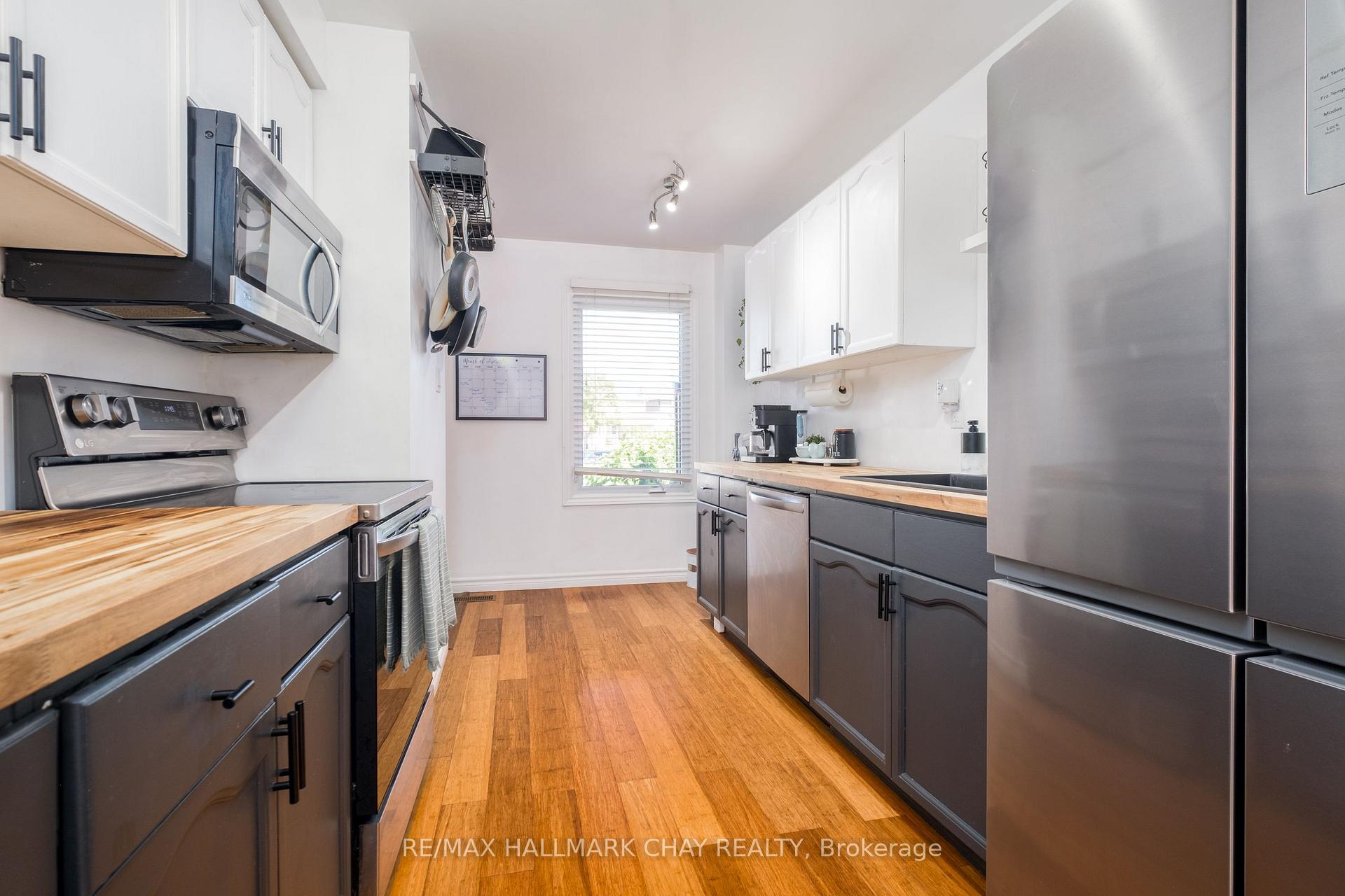 Photo 9 of 54 Wallace Drive, Barrie, Northwest — HOMEH