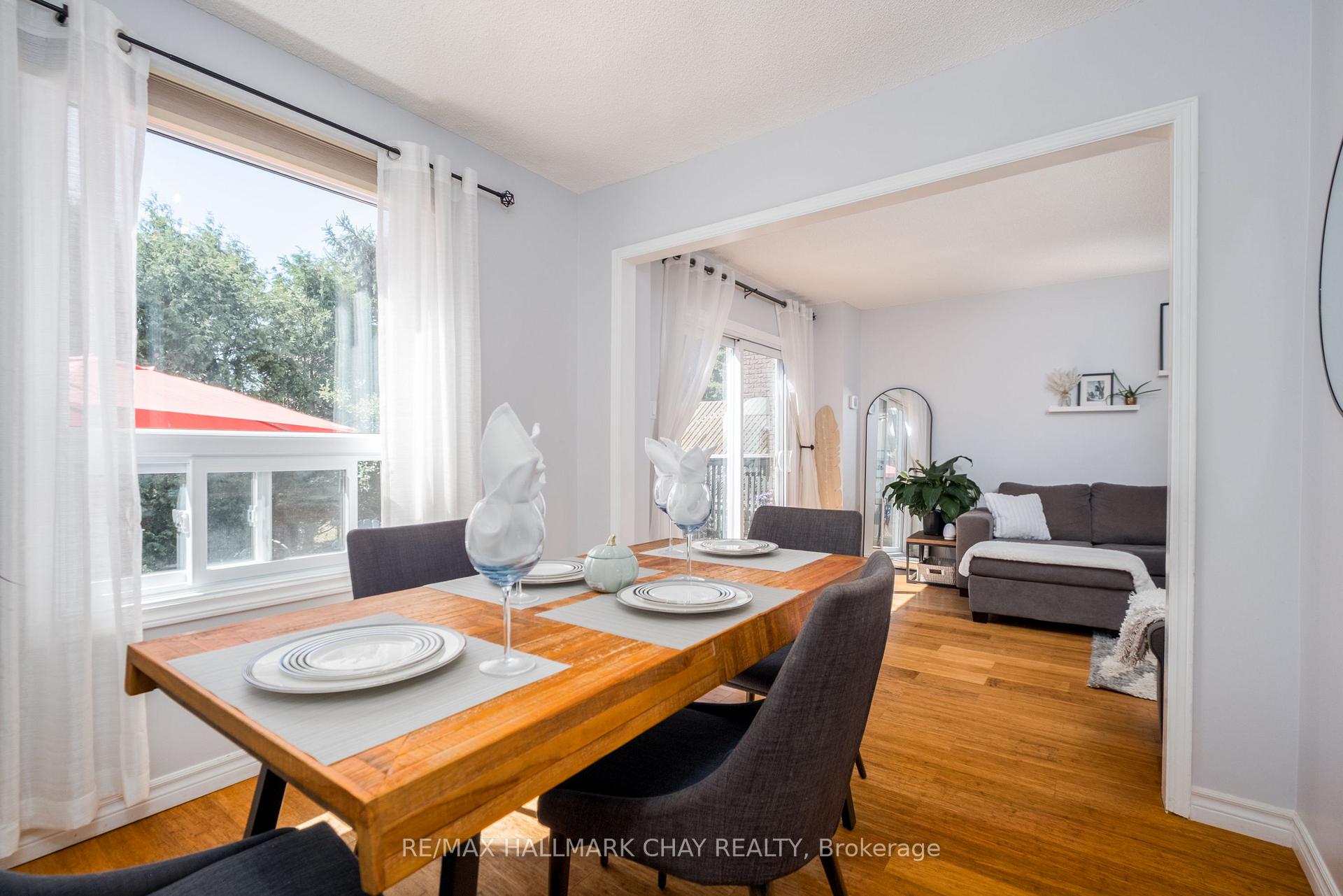 Photo 11 of 54 Wallace Drive, Barrie, Northwest — HOMEH