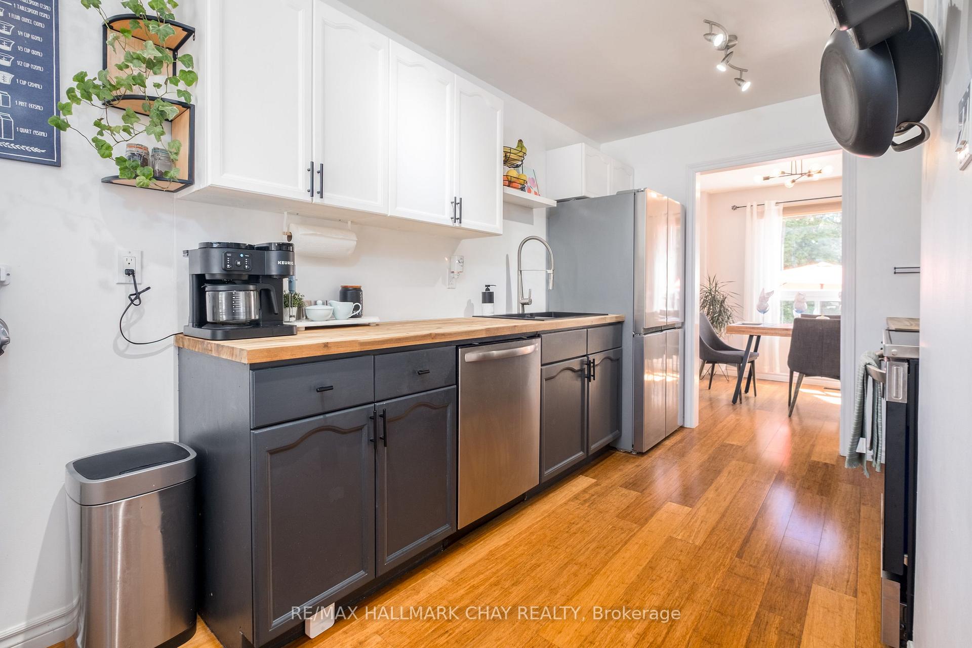 Photo 12 of 54 Wallace Drive, Barrie, Northwest — HOMEH