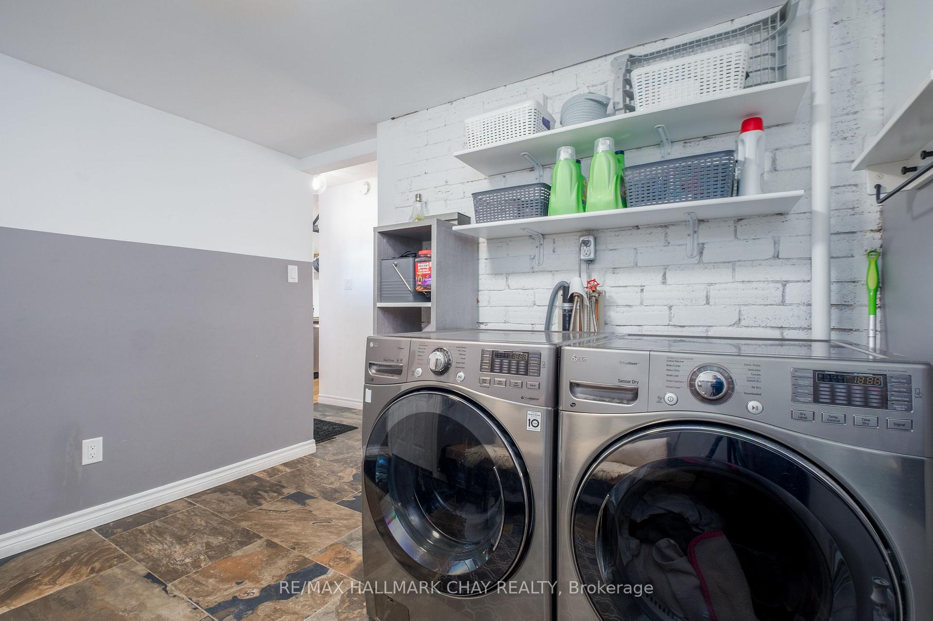 Photo 15 of 54 Wallace Drive, Barrie, Northwest — HOMEH