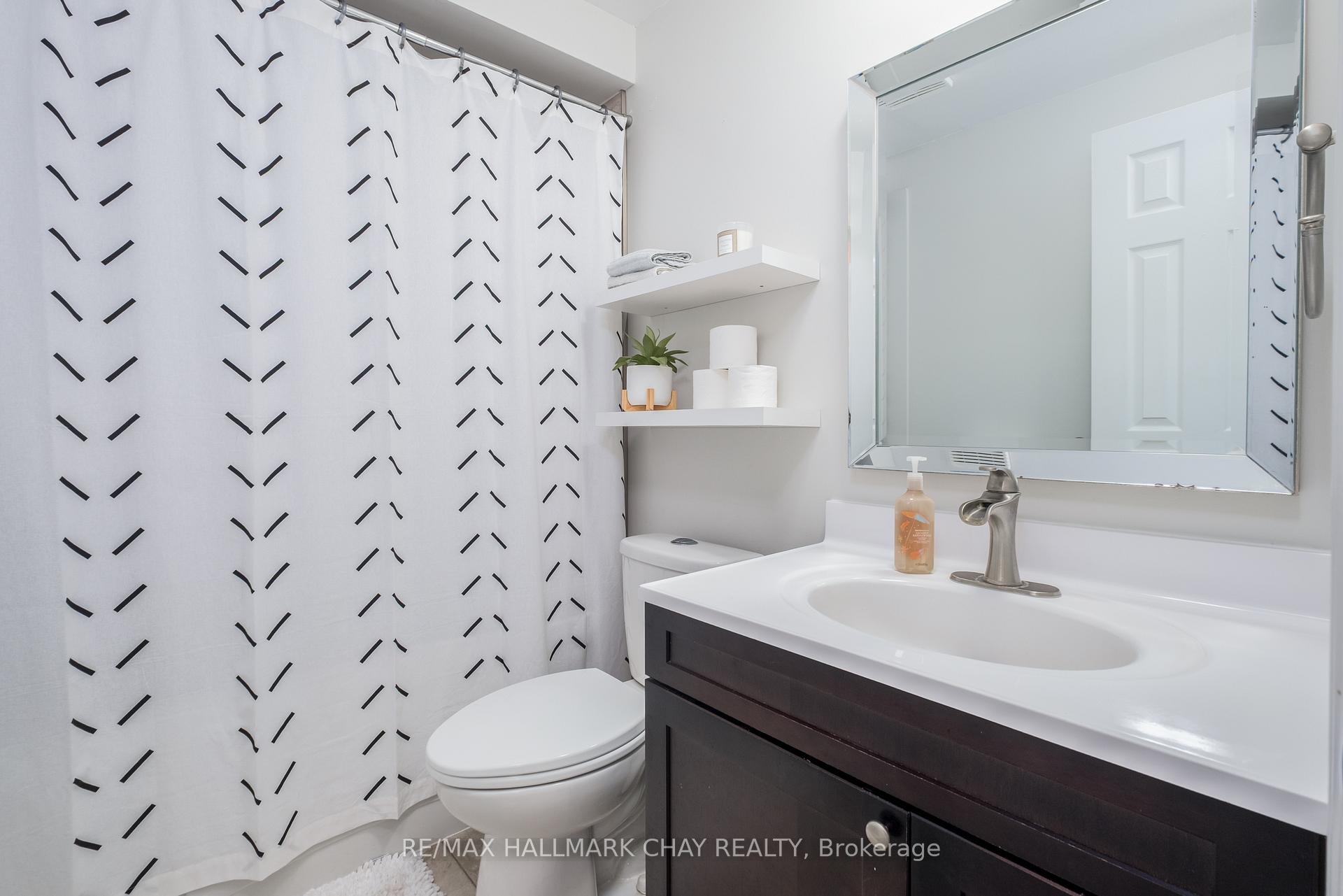 Photo 16 of 54 Wallace Drive, Barrie, Northwest — HOMEH