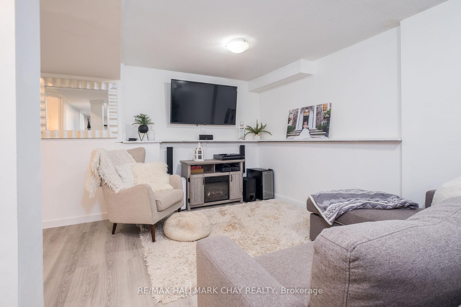 Photo 20 of 54 Wallace Drive, Barrie, Northwest — HOMEH