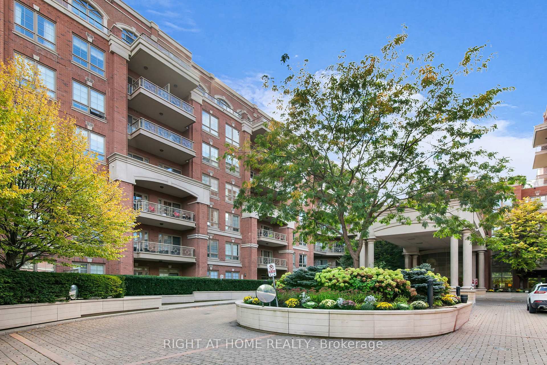 Photo 3 of Unit 306, 20 Burkebrook Place, North York, Bridle Path-Sunnybrook-York Mills — HOMEH
