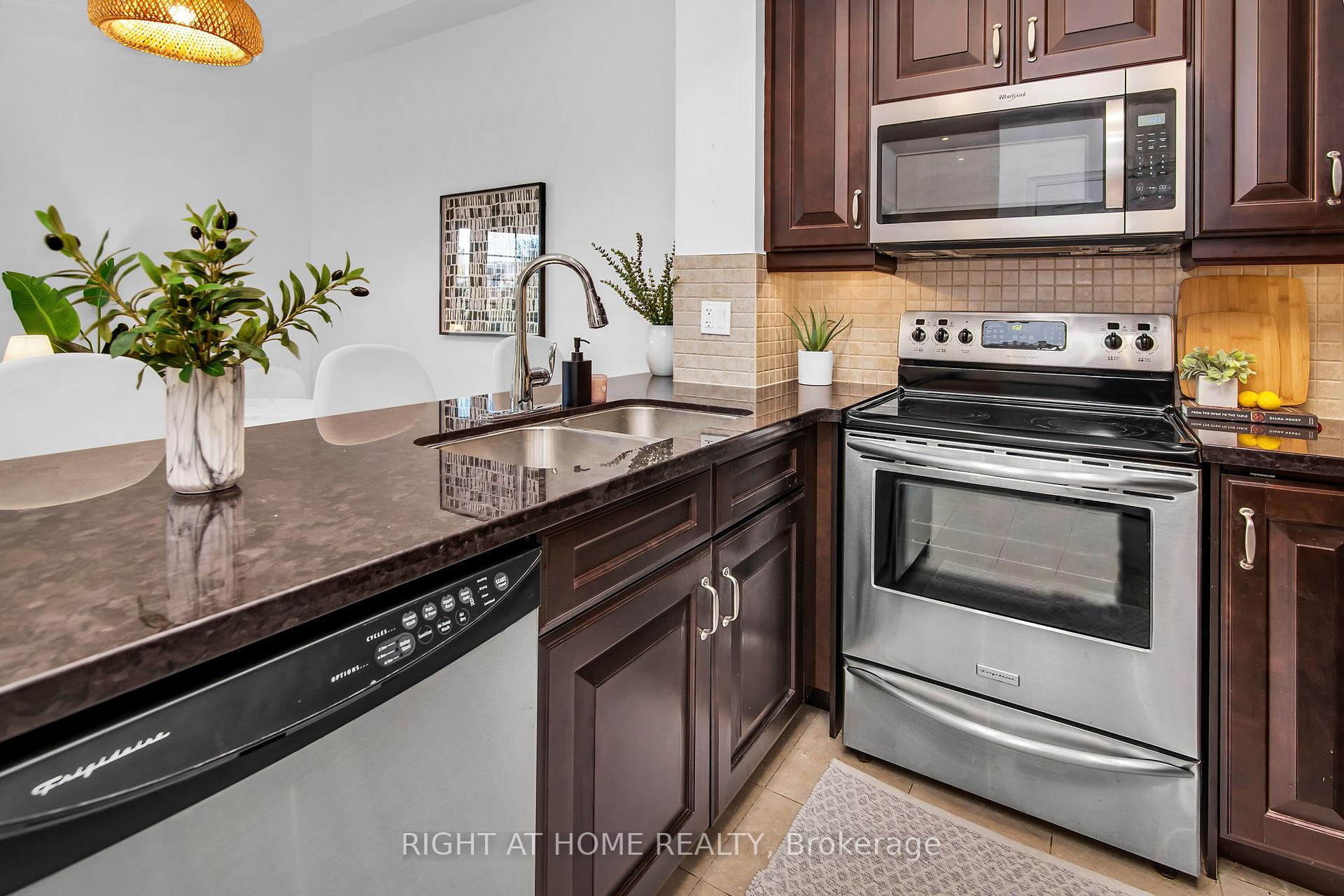 Photo 16 of Unit 306, 20 Burkebrook Place, North York, Bridle Path-Sunnybrook-York Mills — HOMEH