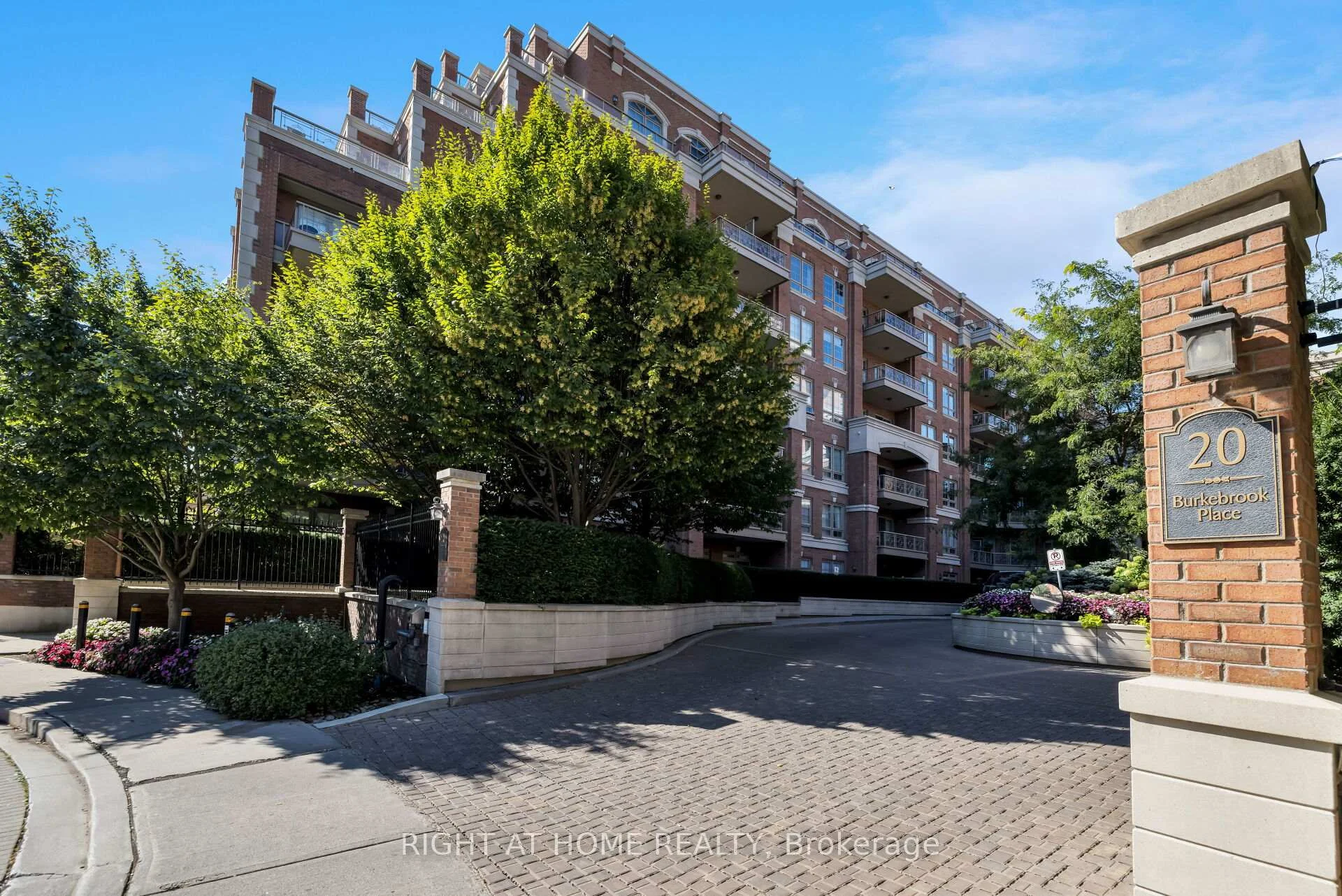 Photo 5 of Unit 306, 20 Burkebrook Place, North York, Bridle Path-Sunnybrook-York Mills — HOMEH