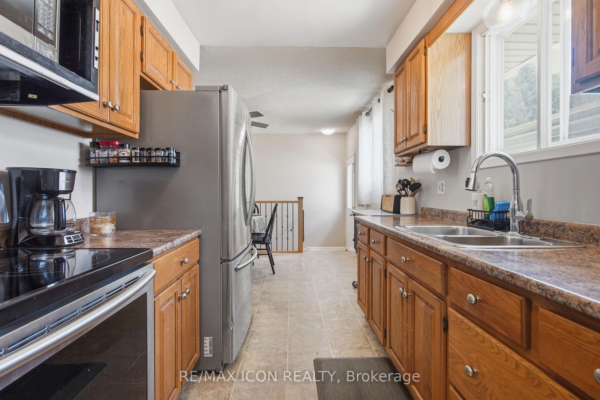 Photo 5 of 107 Rosamond Crescent, London, South X — HOMEH