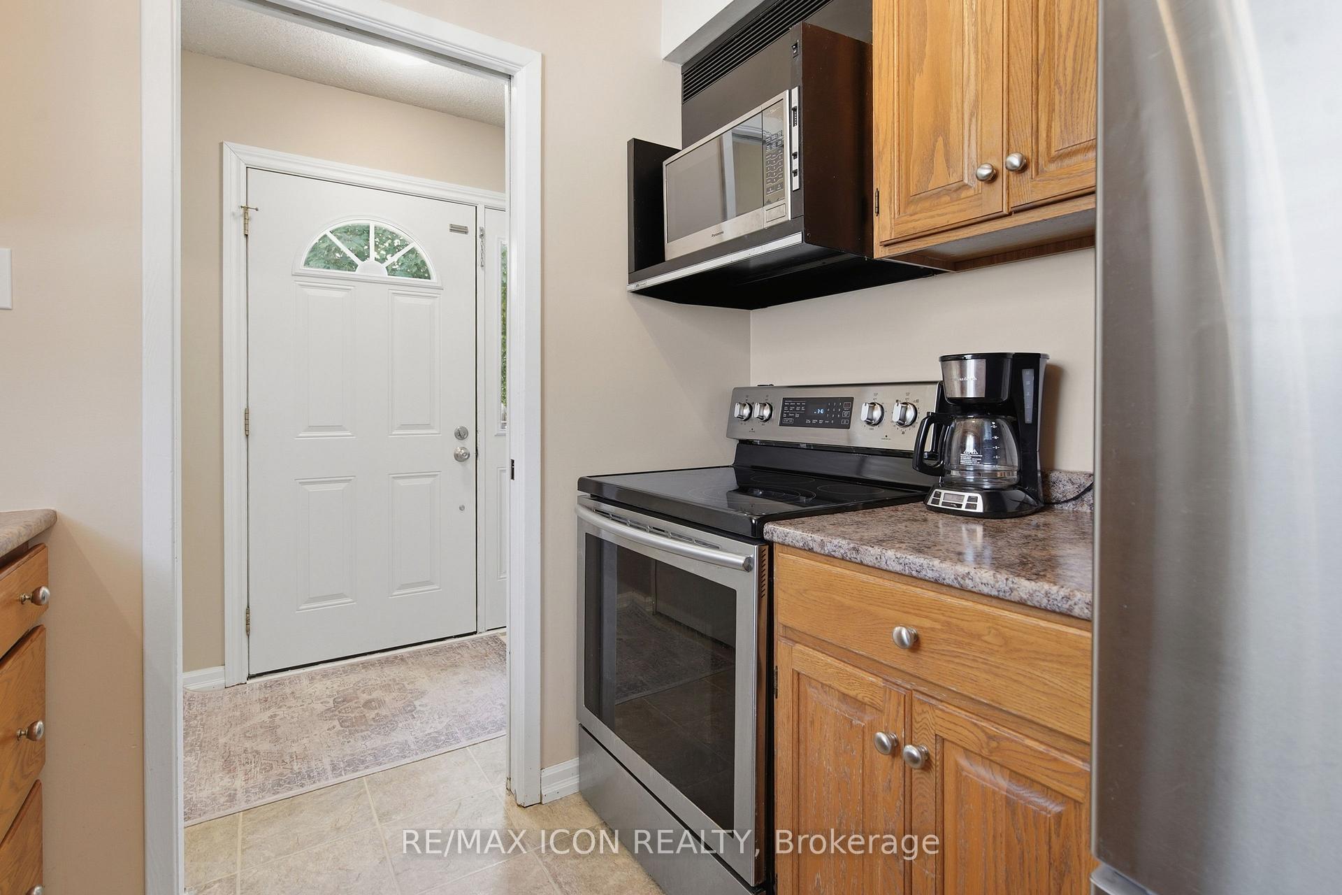 Photo 6 of 107 Rosamond Crescent, London, South X — HOMEH