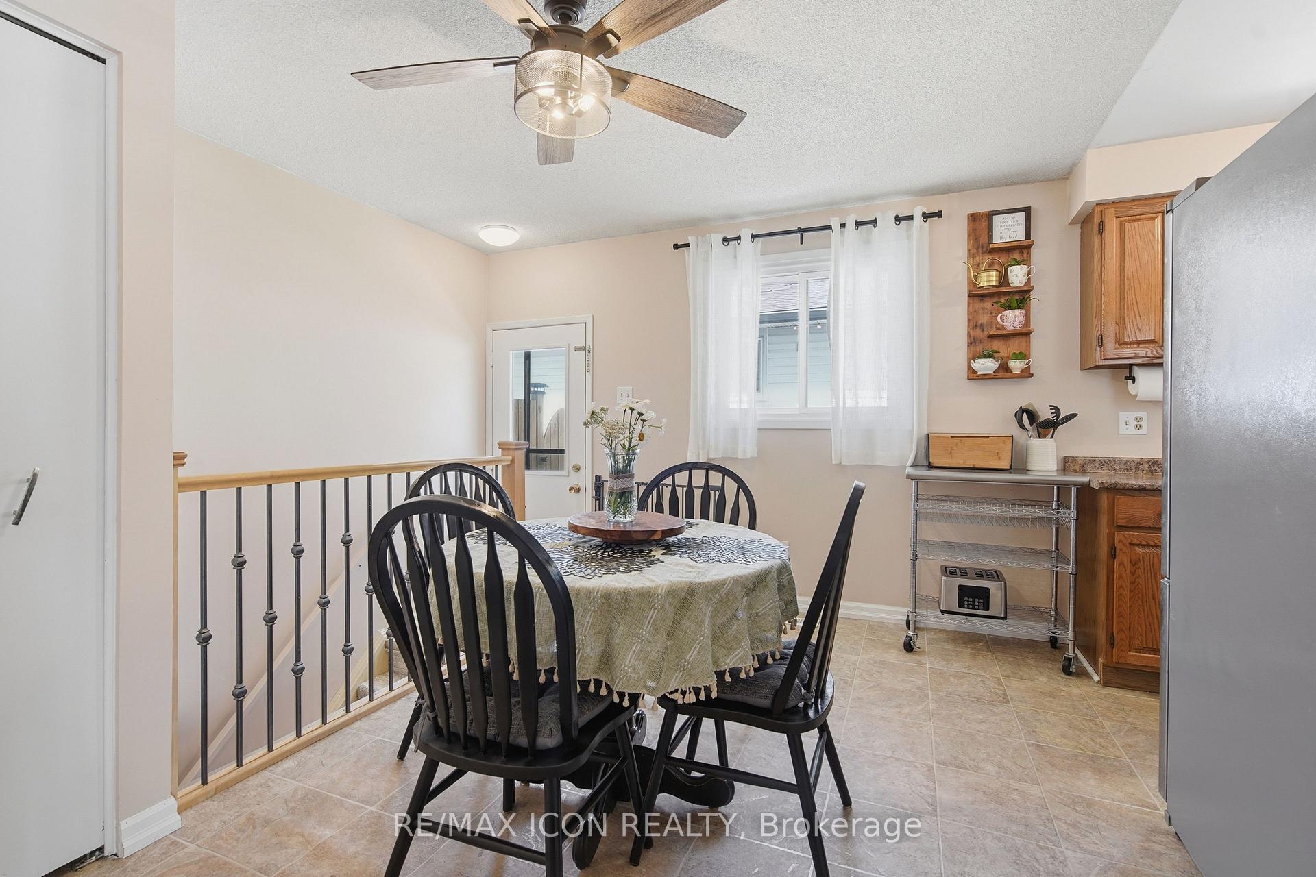 Photo 9 of 107 Rosamond Crescent, London, South X — HOMEH