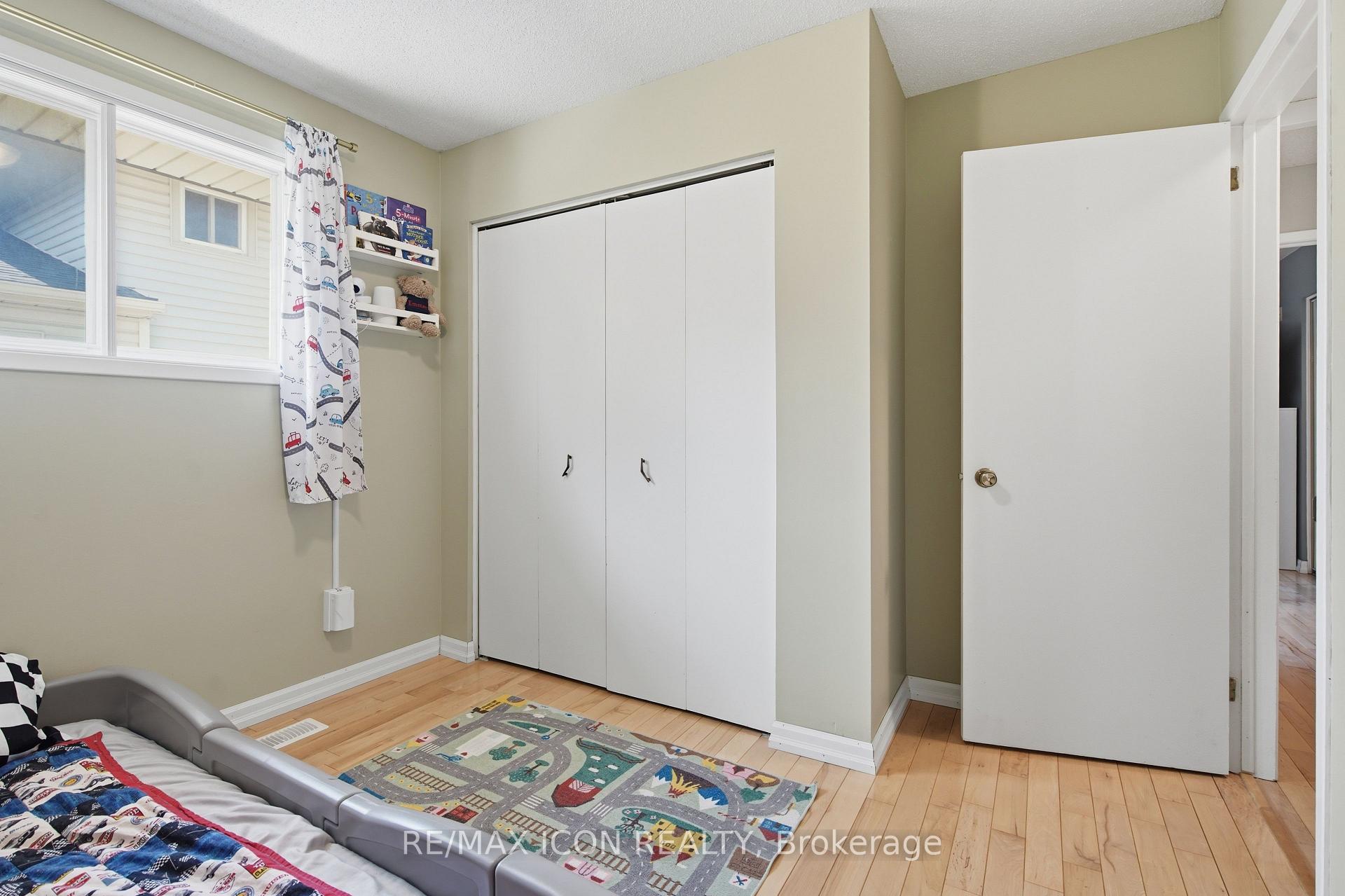 Photo 11 of 107 Rosamond Crescent, London, South X — HOMEH