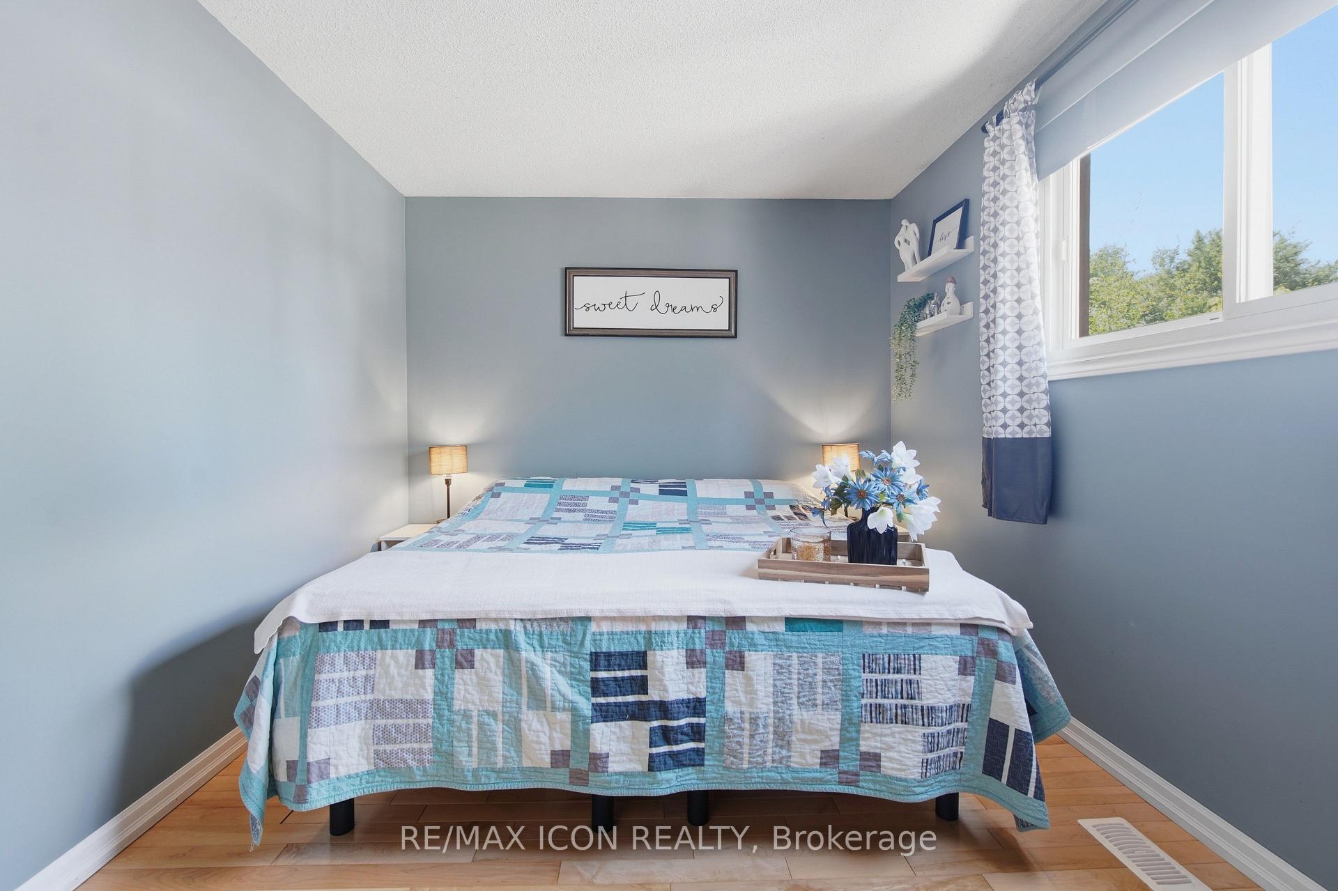 Photo 12 of 107 Rosamond Crescent, London, South X — HOMEH