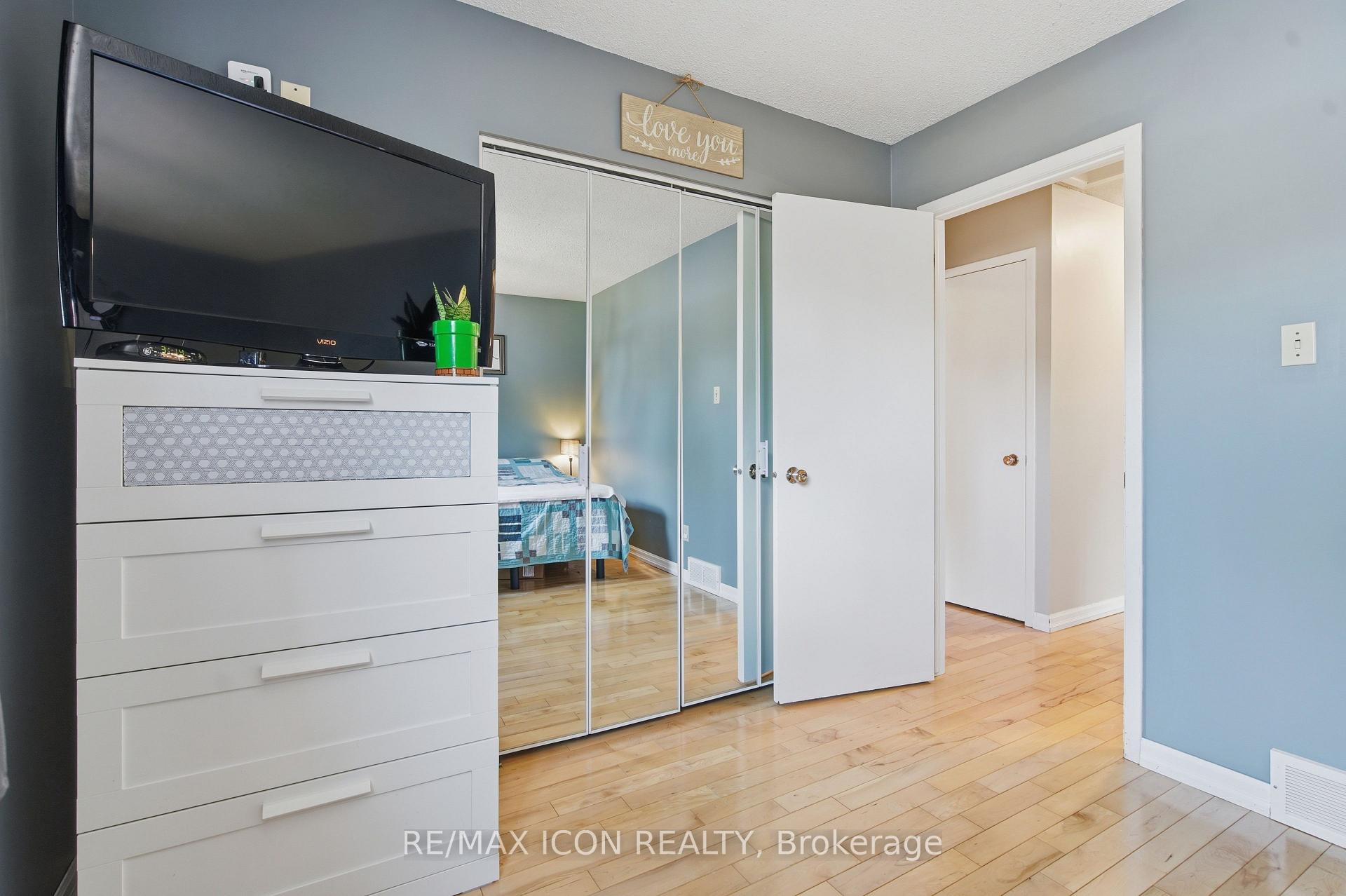 Photo 13 of 107 Rosamond Crescent, London, South X — HOMEH