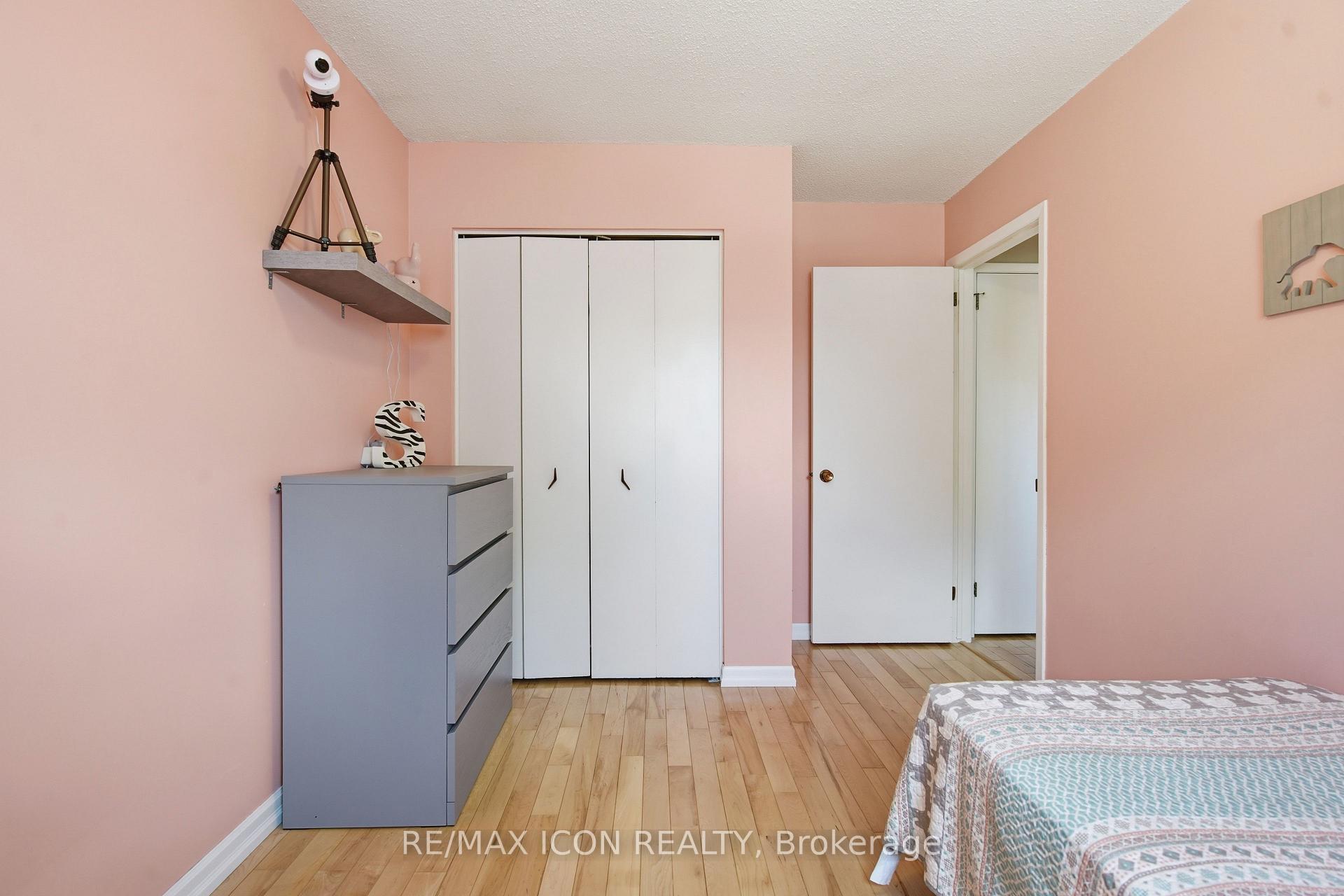Photo 15 of 107 Rosamond Crescent, London, South X — HOMEH