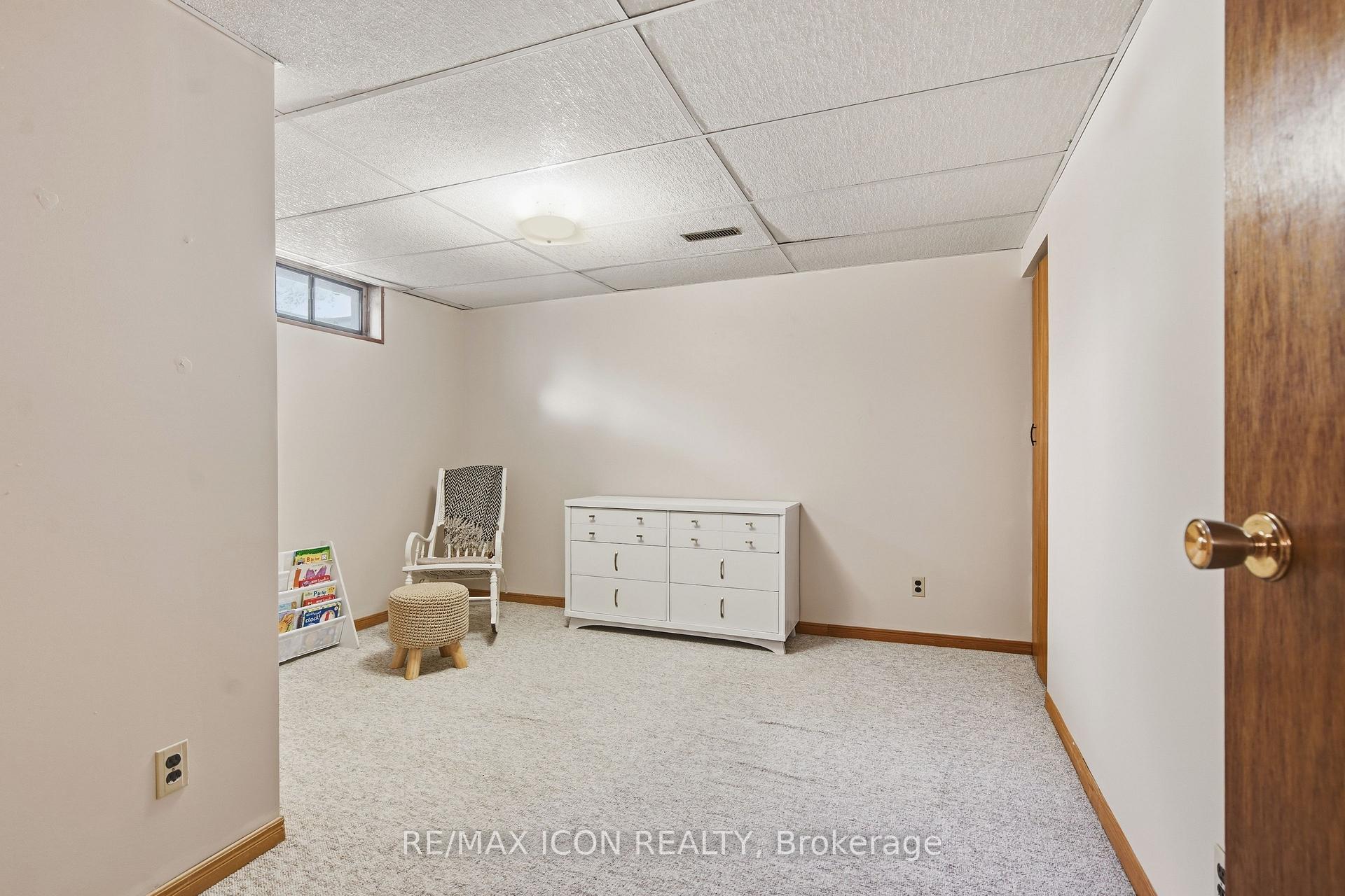Photo 19 of 107 Rosamond Crescent, London, South X — HOMEH