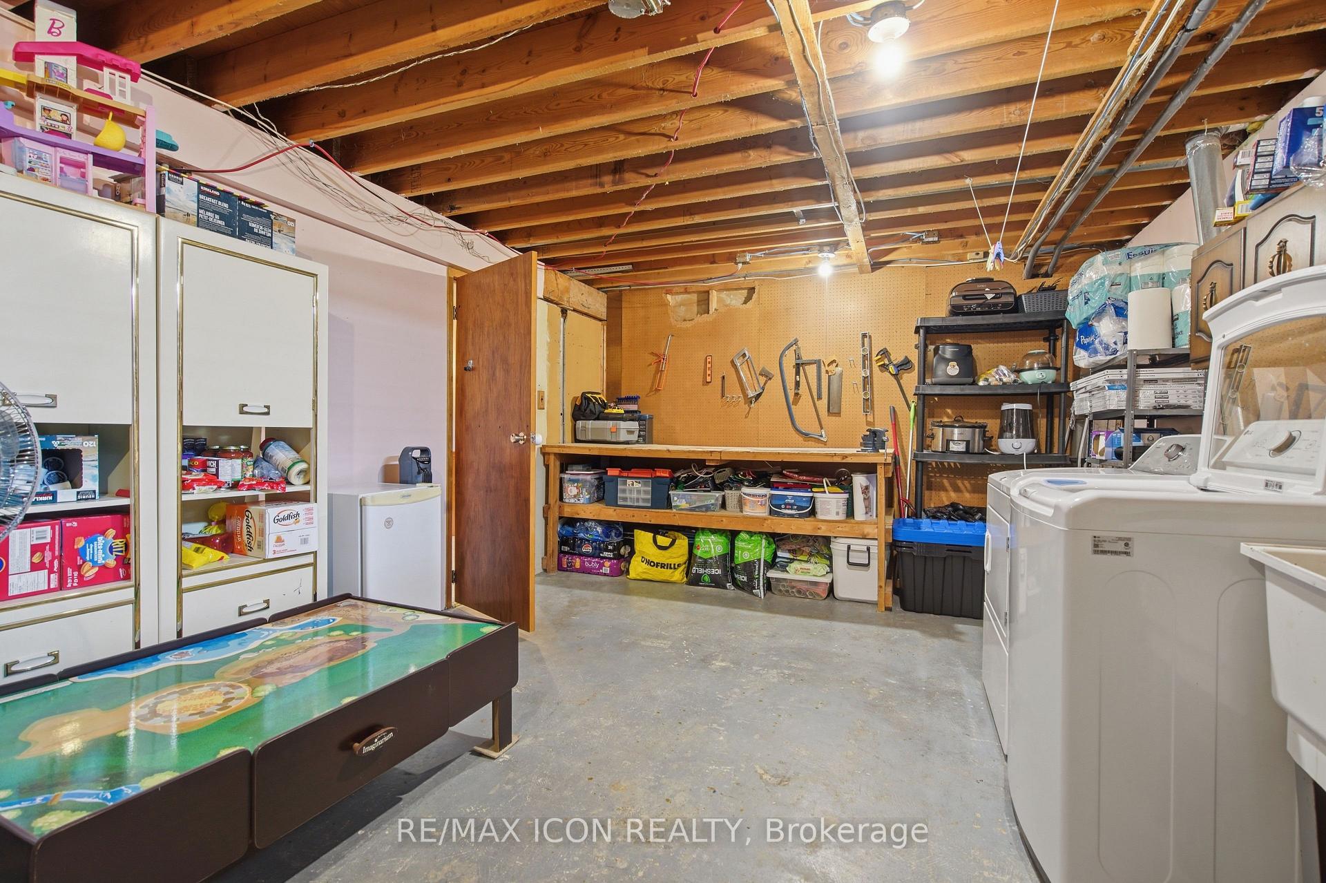 Photo 21 of 107 Rosamond Crescent, London, South X — HOMEH