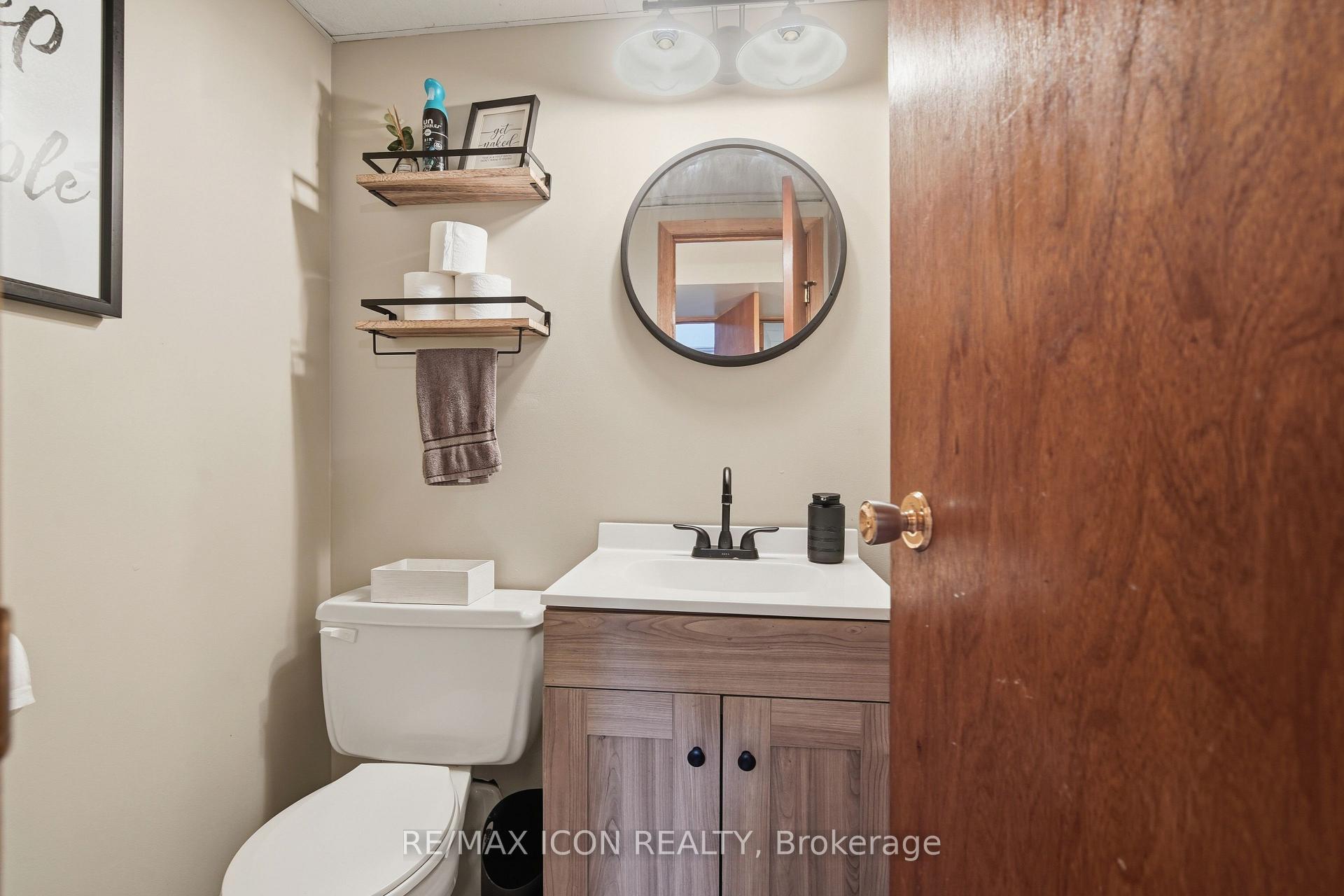 Photo 23 of 107 Rosamond Crescent, London, South X — HOMEH
