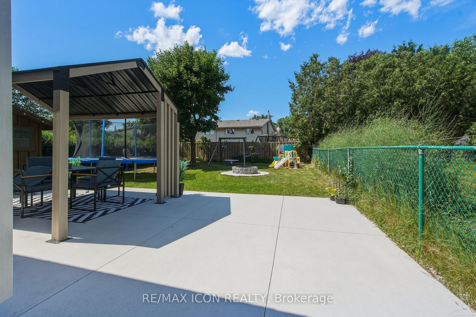 Photo 27 of 107 Rosamond Crescent, London, South X — HOMEH