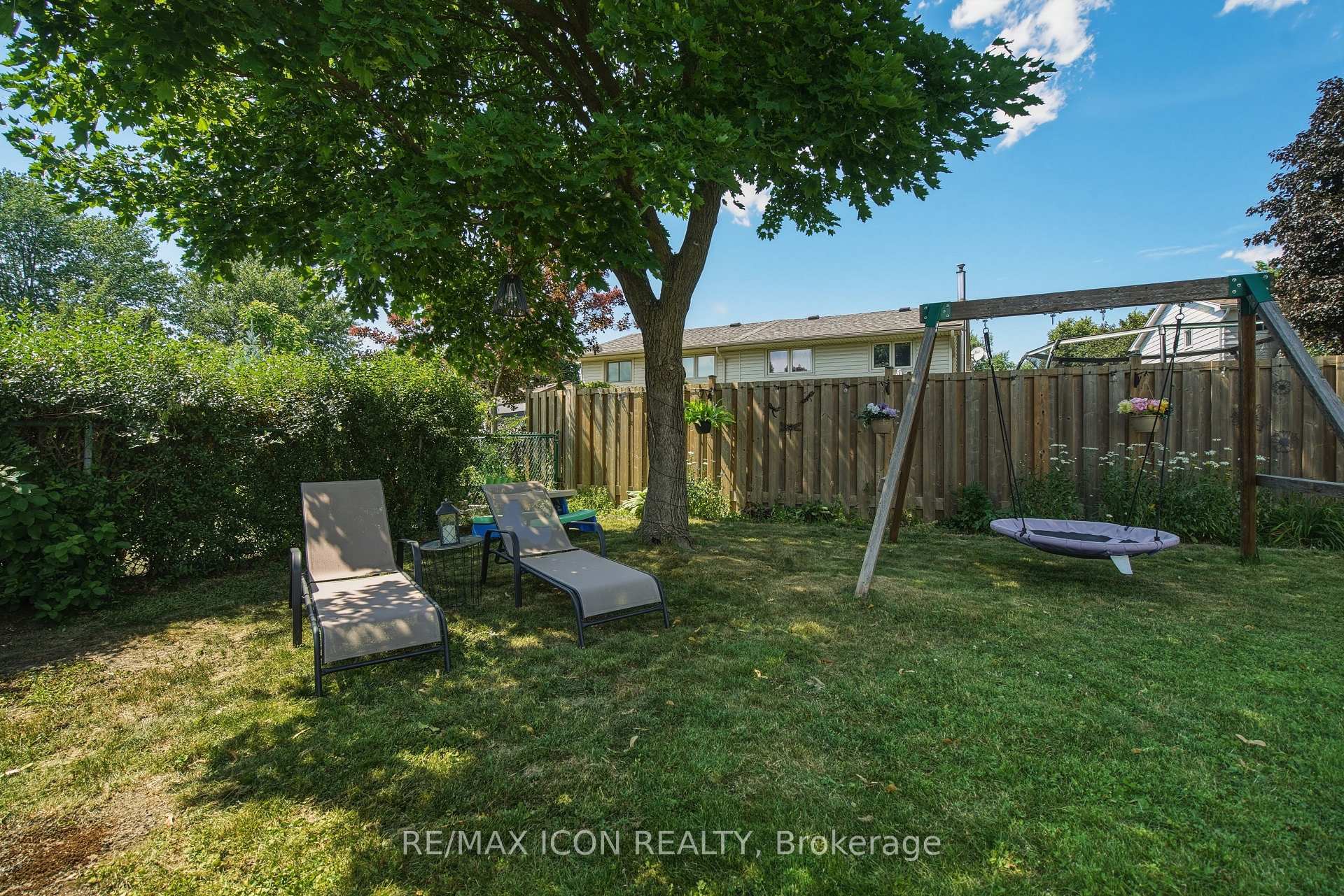 Photo 29 of 107 Rosamond Crescent, London, South X — HOMEH