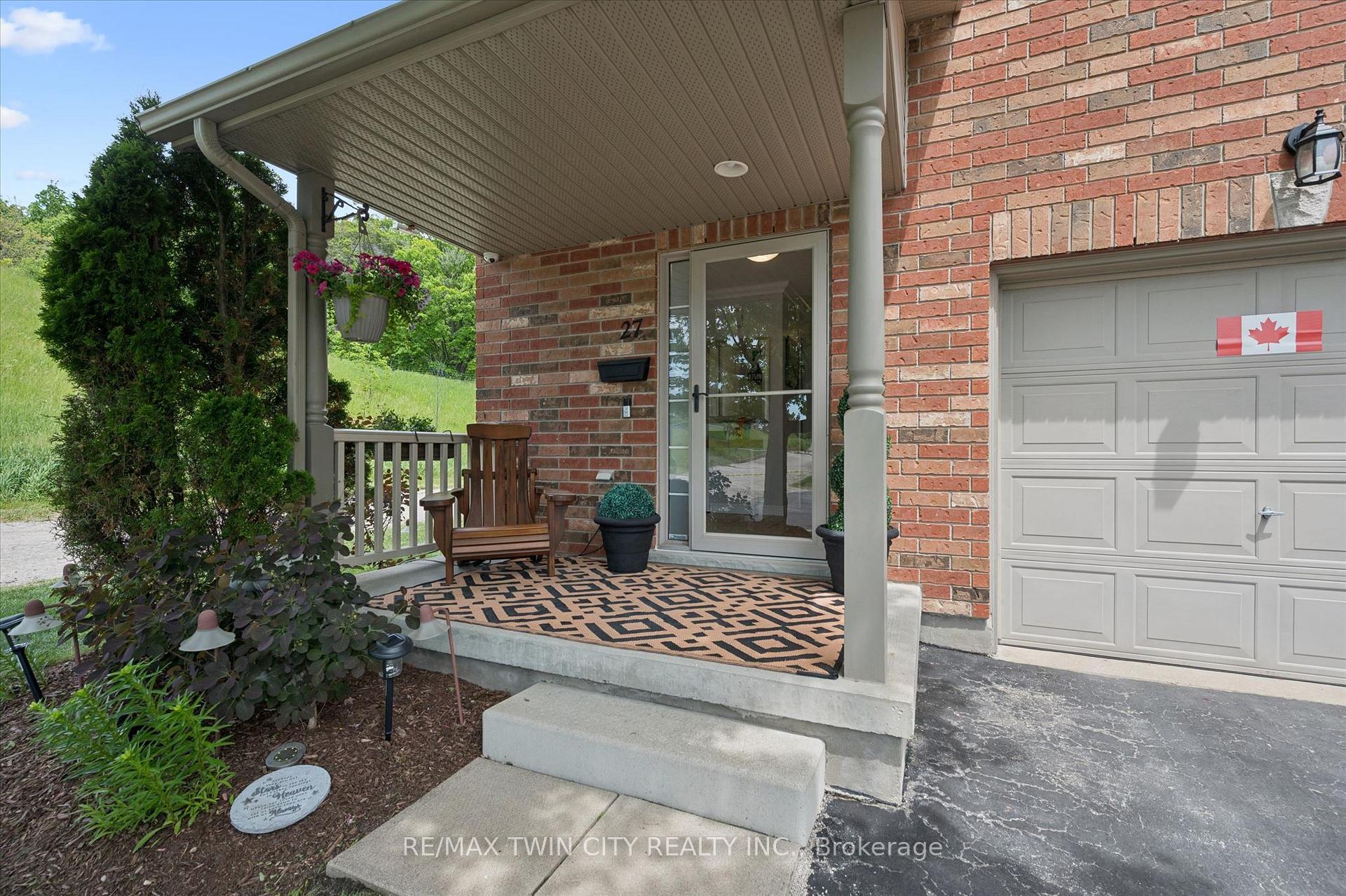 Photo 3 of Unit 27, 30 Bryan Court, Kitchener, Idlewood — HOMEH