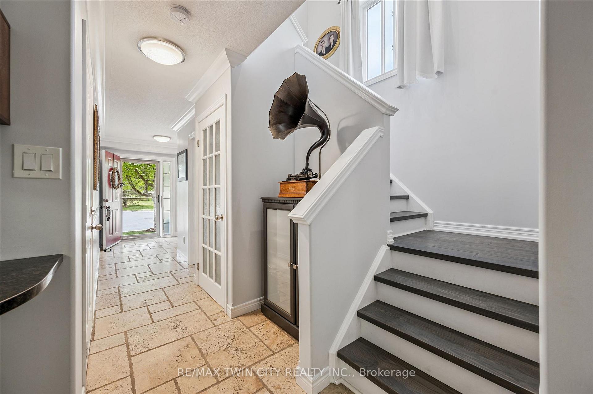 Photo 5 of Unit 27, 30 Bryan Court, Kitchener, Idlewood — HOMEH