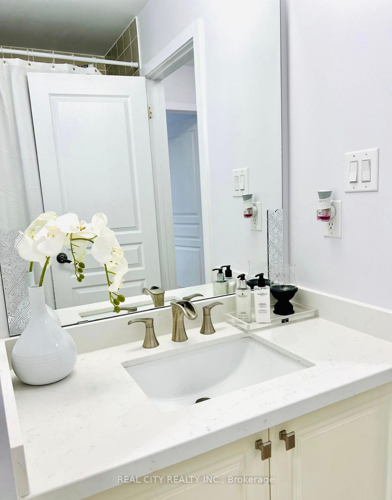 Photo 10 of 115 Bedrock Drive, Hamilton, Stoney Creek Mountain — HOMEH