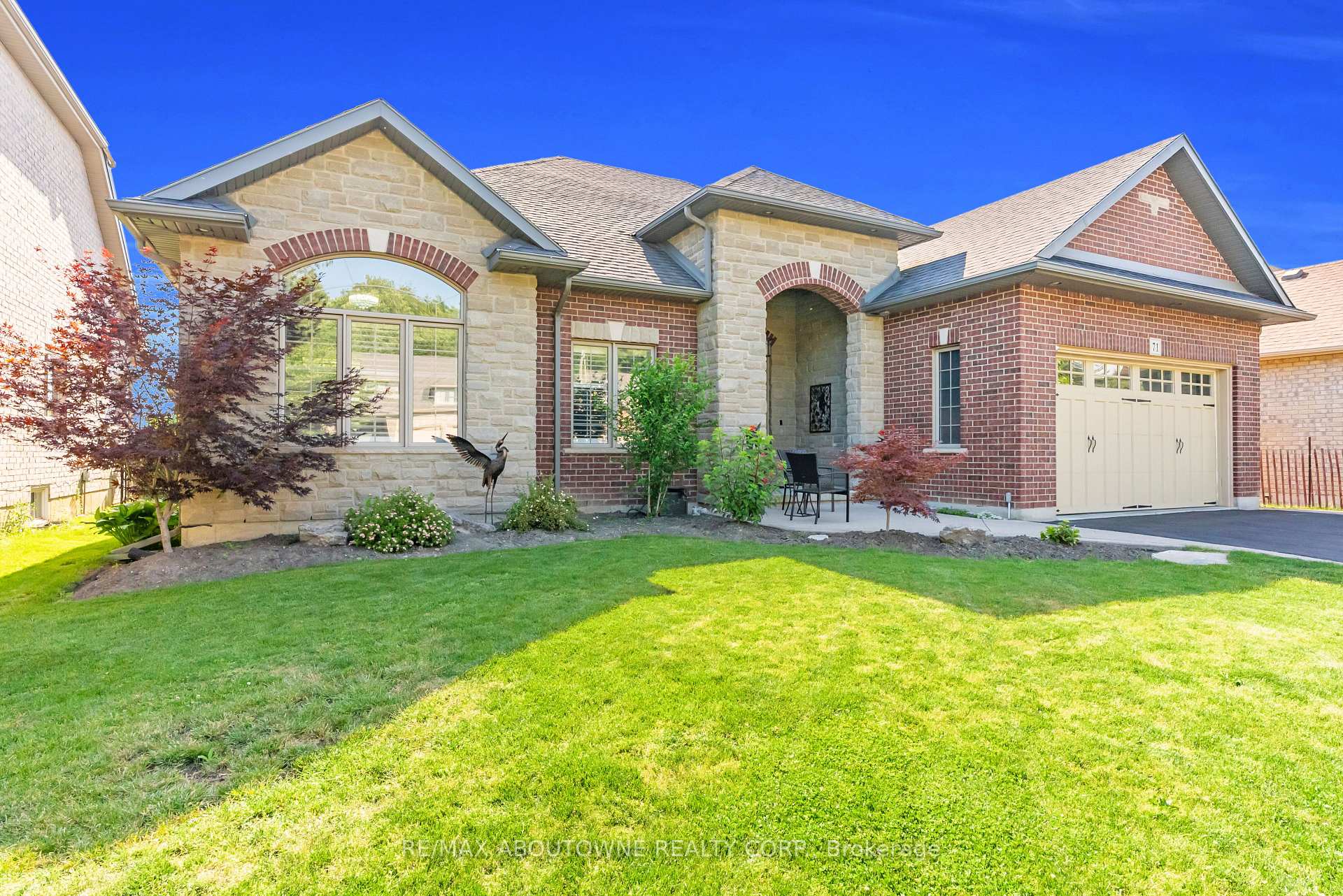 Photo 4 of 71 Newport Lane, Norfolk, Port Dover — HOMEH