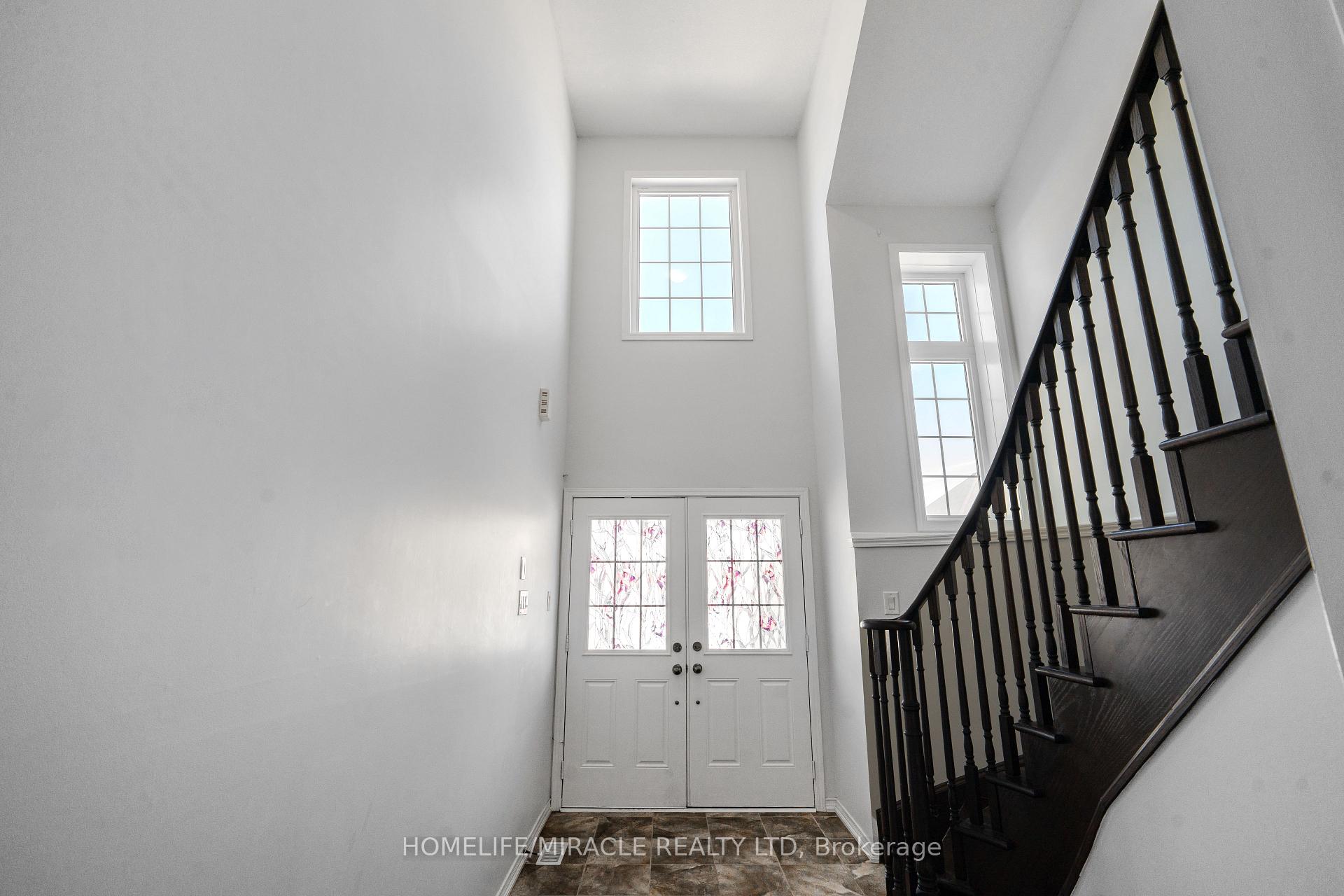 Photo 8 of 7836 Hoptree Road, Niagara Falls, Brown — HOMEH