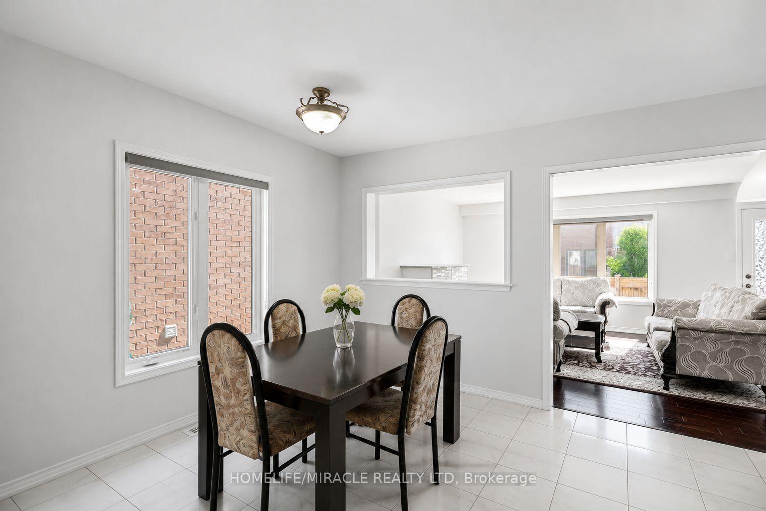 Photo 10 of 7836 Hoptree Road, Niagara Falls, Brown — HOMEH