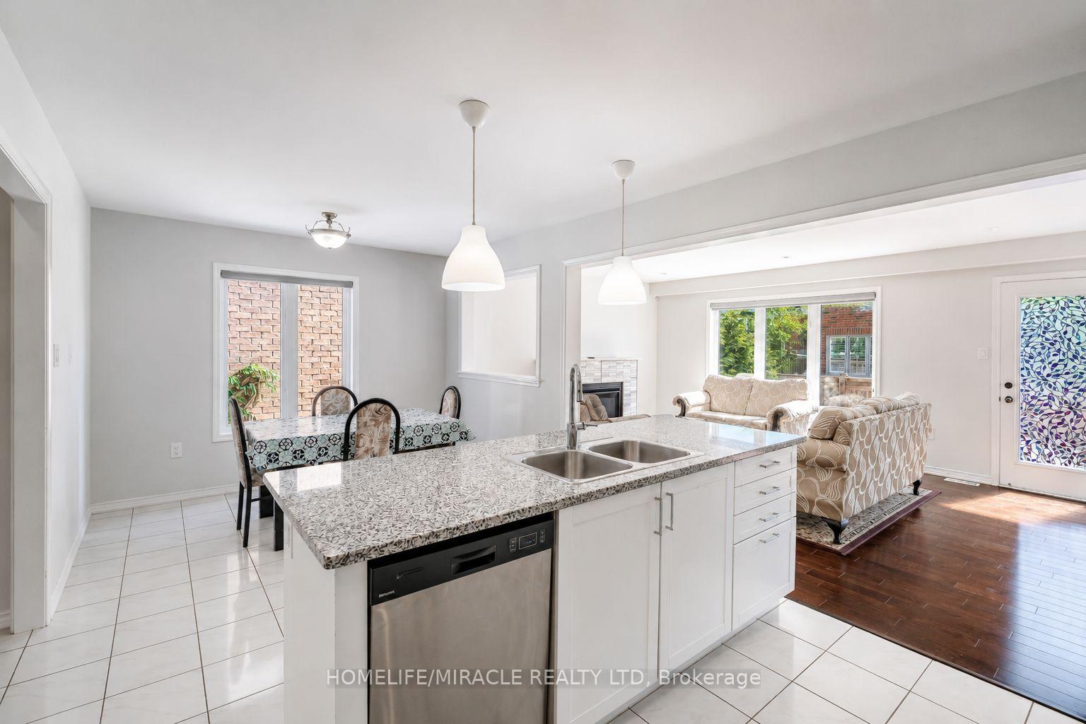 Photo 12 of 7836 Hoptree Road, Niagara Falls, Brown — HOMEH