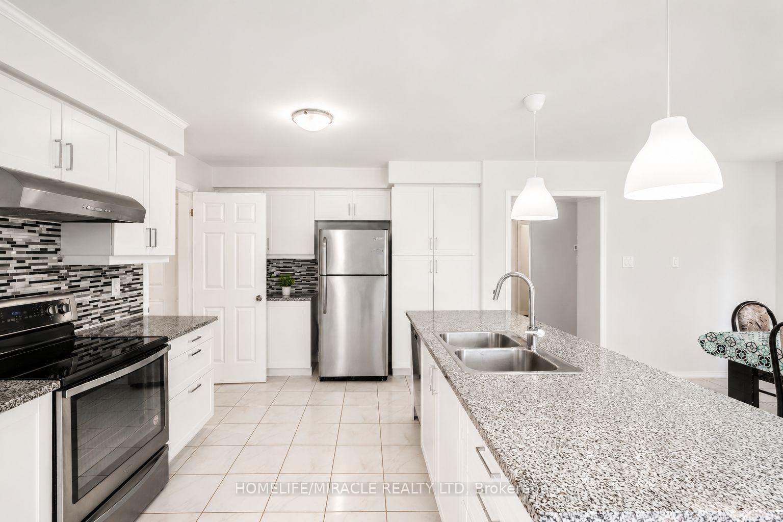 Photo 13 of 7836 Hoptree Road, Niagara Falls, Brown — HOMEH