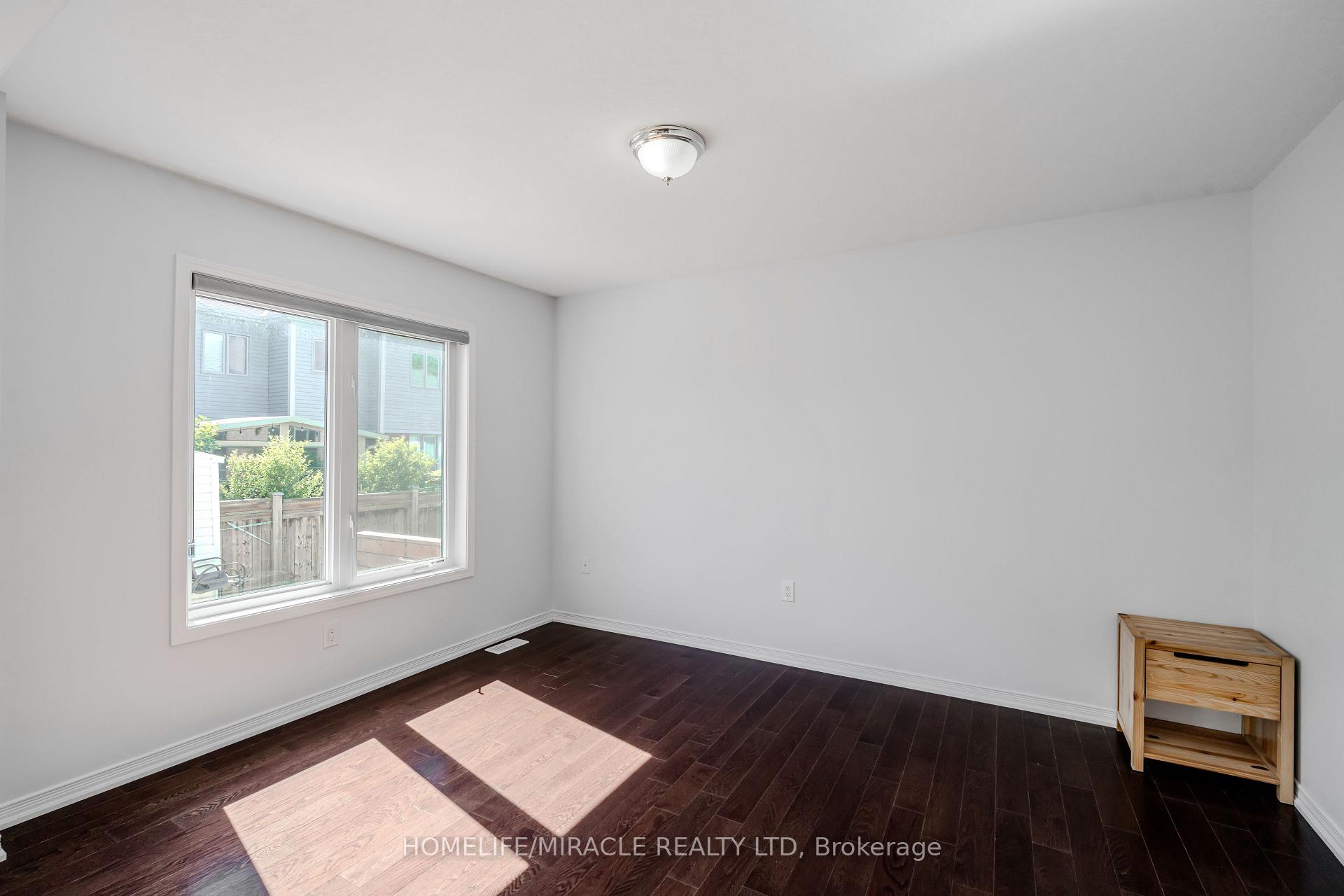 Photo 15 of 7836 Hoptree Road, Niagara Falls, Brown — HOMEH