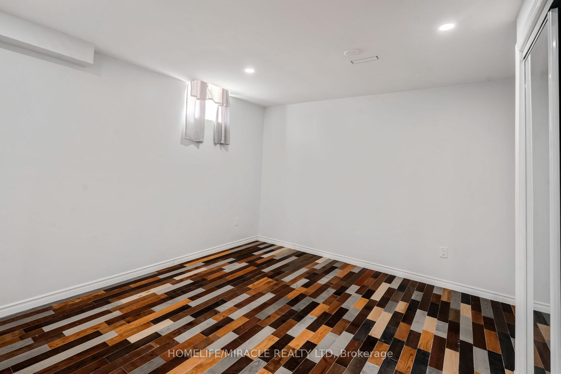 Photo 42 of 7836 Hoptree Road, Niagara Falls, Brown — HOMEH