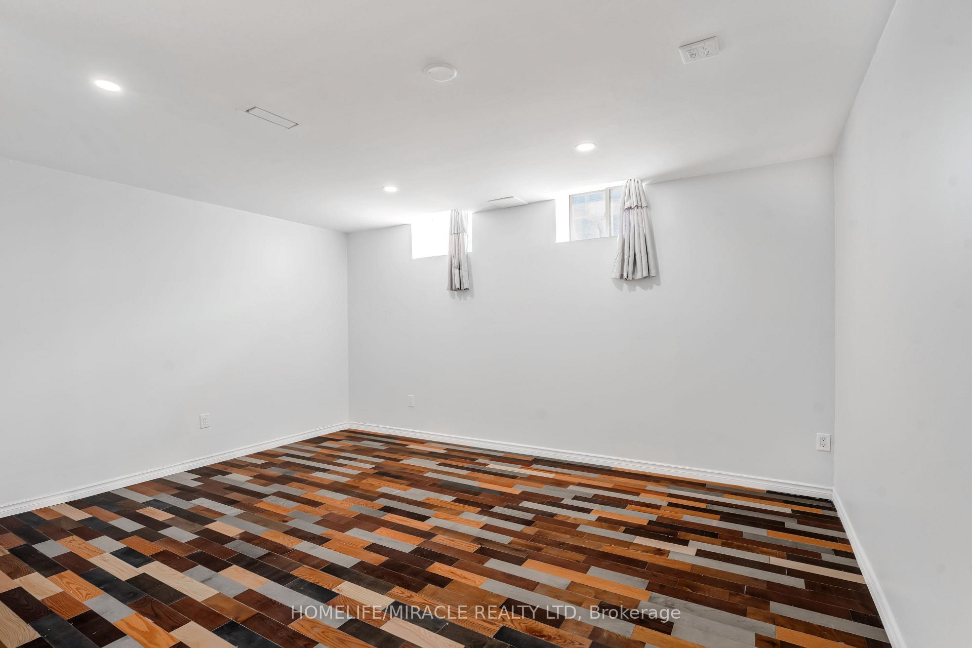 Photo 44 of 7836 Hoptree Road, Niagara Falls, Brown — HOMEH