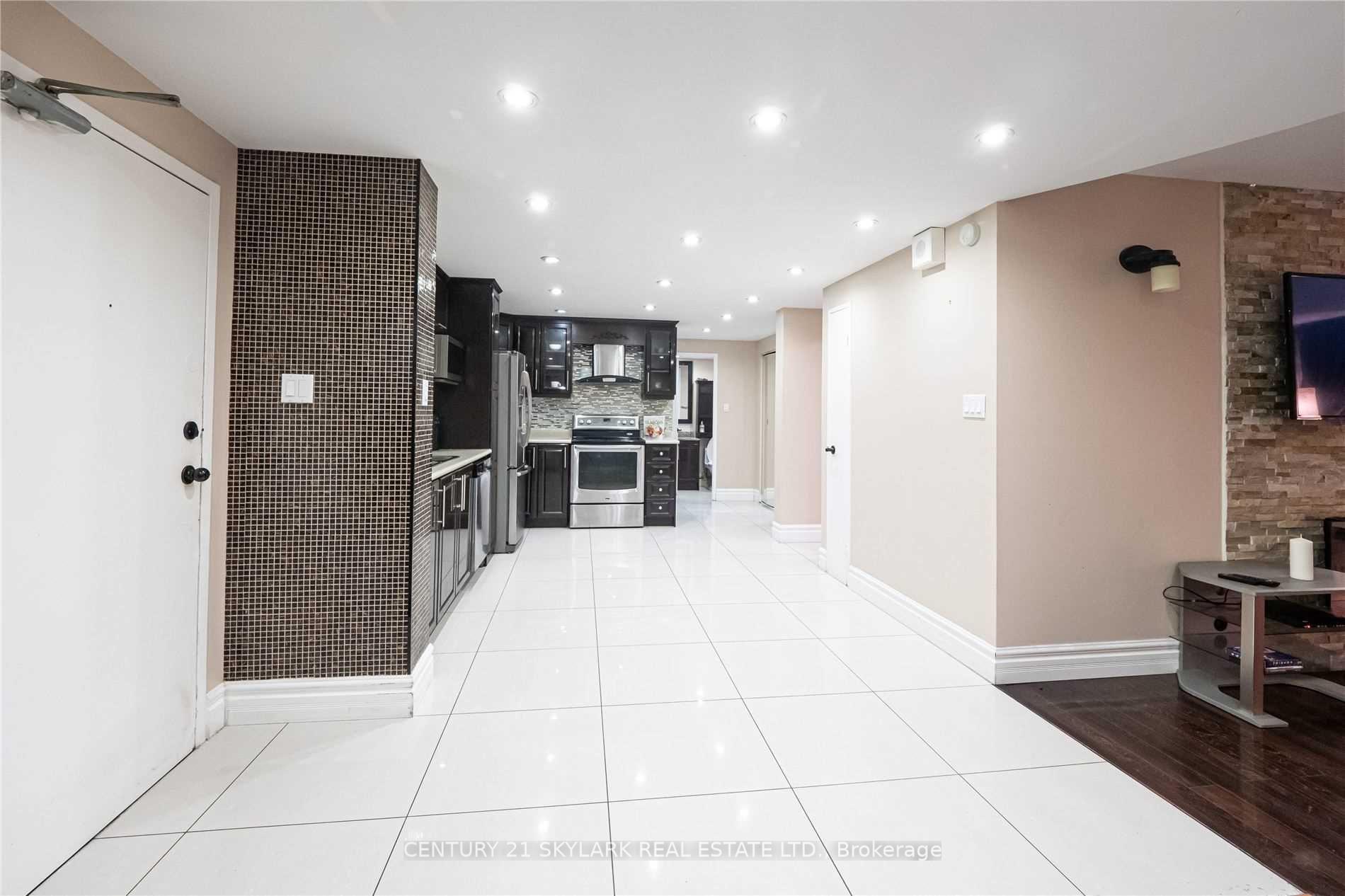 Photo 2 of Unit 1601, 370 Dixon Road, Etobicoke, Kingsview Village-The Westway — HOMEH