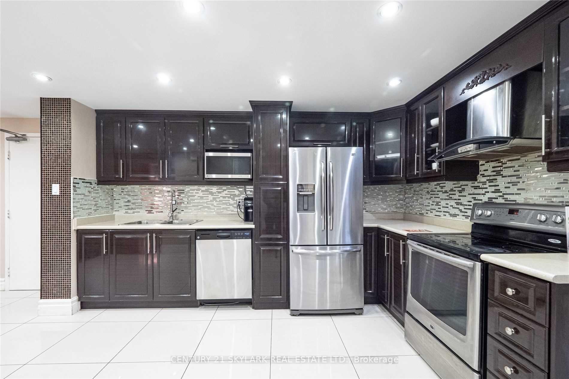 Photo 3 of Unit 1601, 370 Dixon Road, Etobicoke, Kingsview Village-The Westway — HOMEH