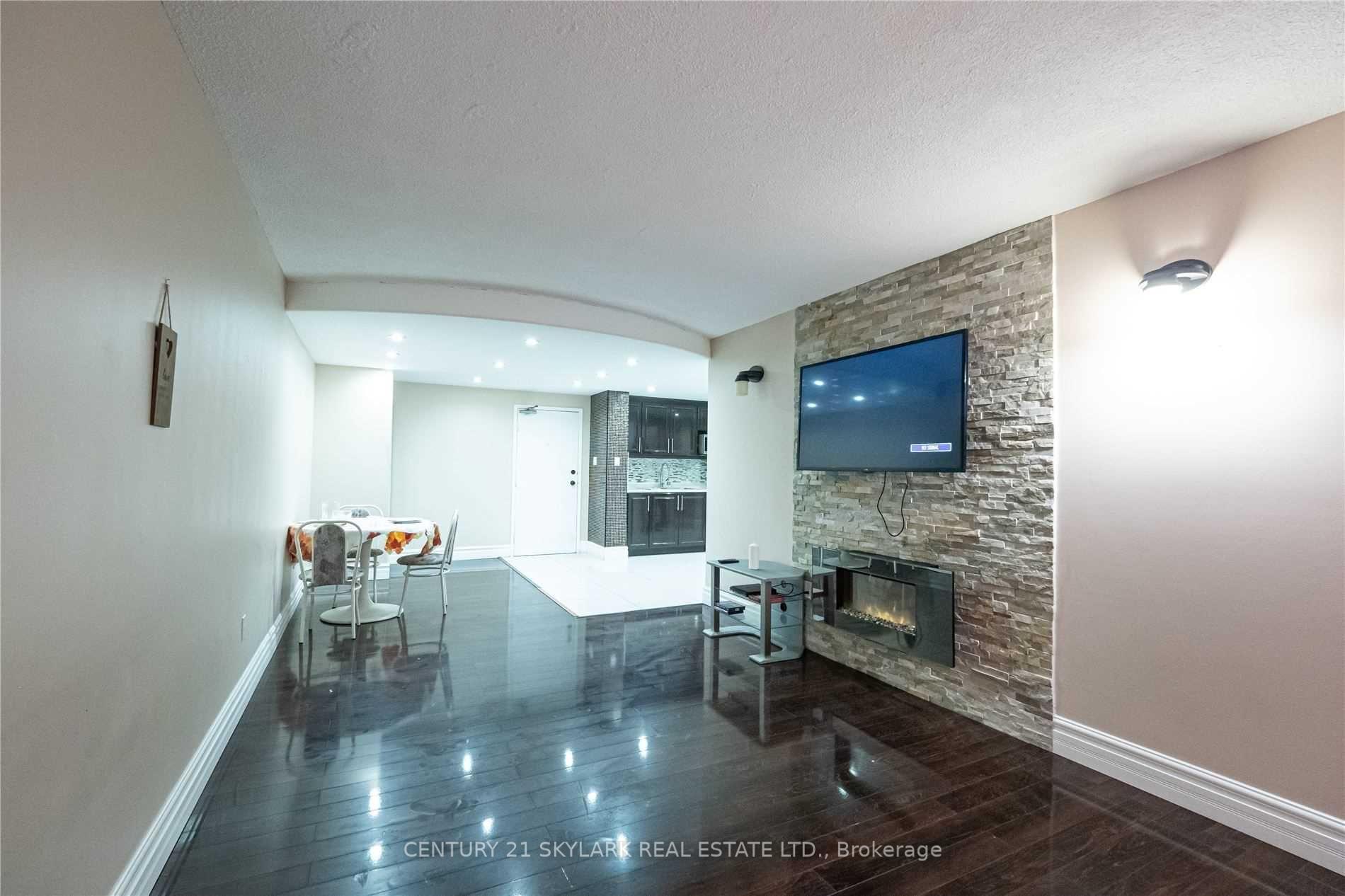 Photo 4 of Unit 1601, 370 Dixon Road, Etobicoke, Kingsview Village-The Westway — HOMEH