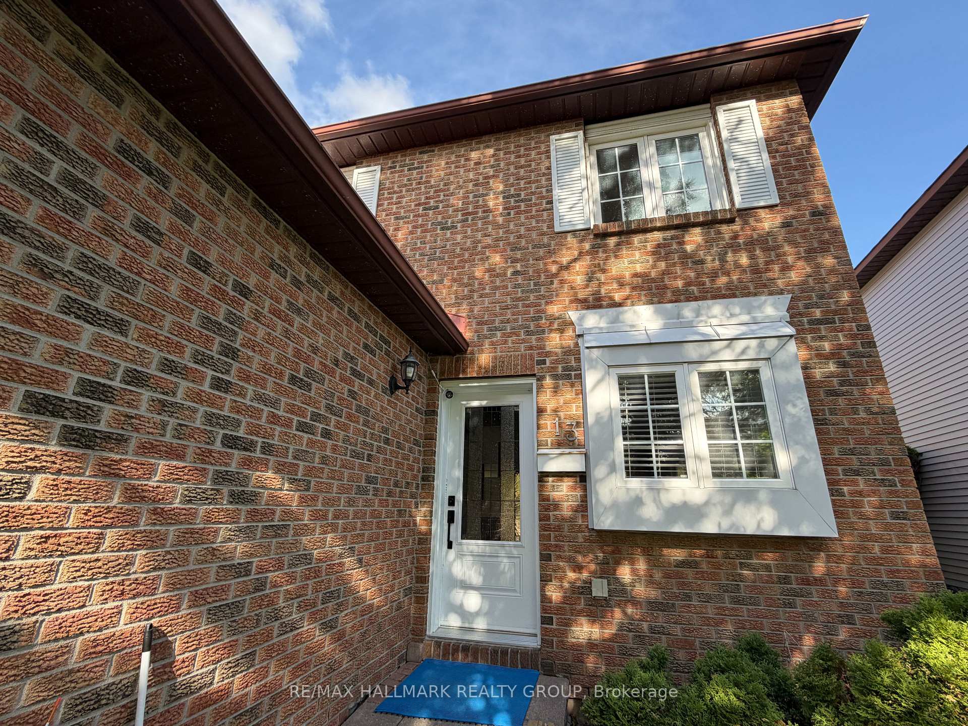 Photo 3 of 13 Raftus Square, Ottawa, Barrhaven - Pheasant Run — HOMEH