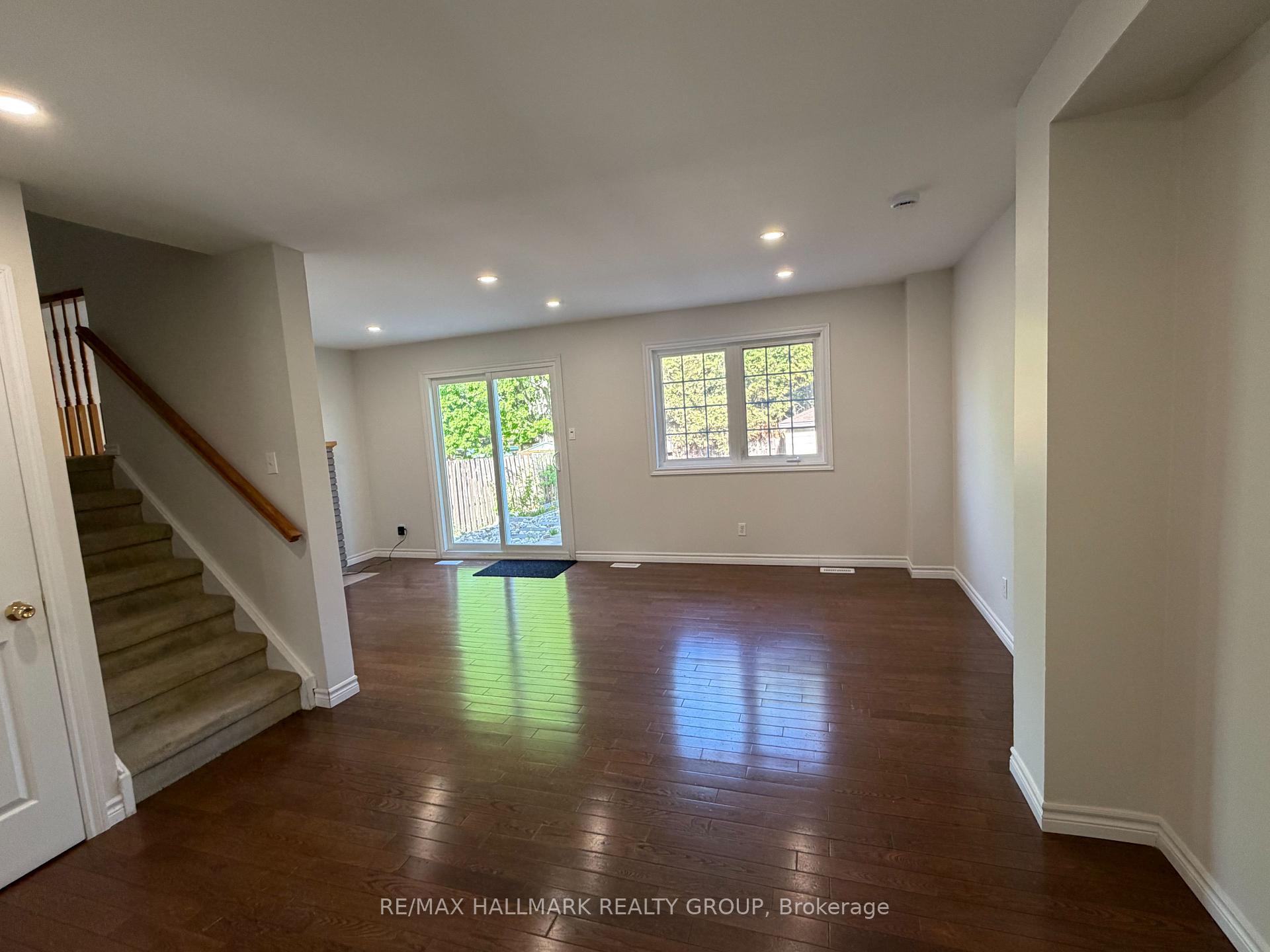 Photo 6 of 13 Raftus Square, Ottawa, Barrhaven - Pheasant Run — HOMEH