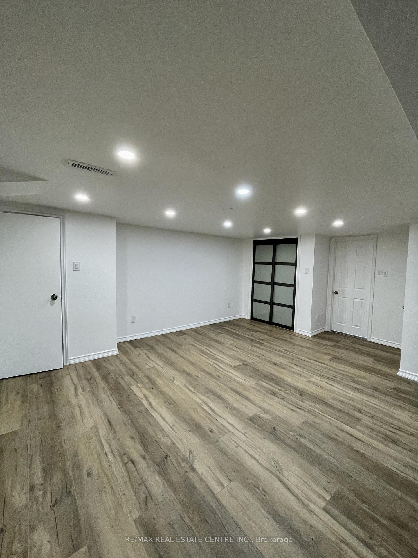 Photo 7 of 24 Smithwood Drive, Etobicoke, Islington-City Centre West — HOMEH