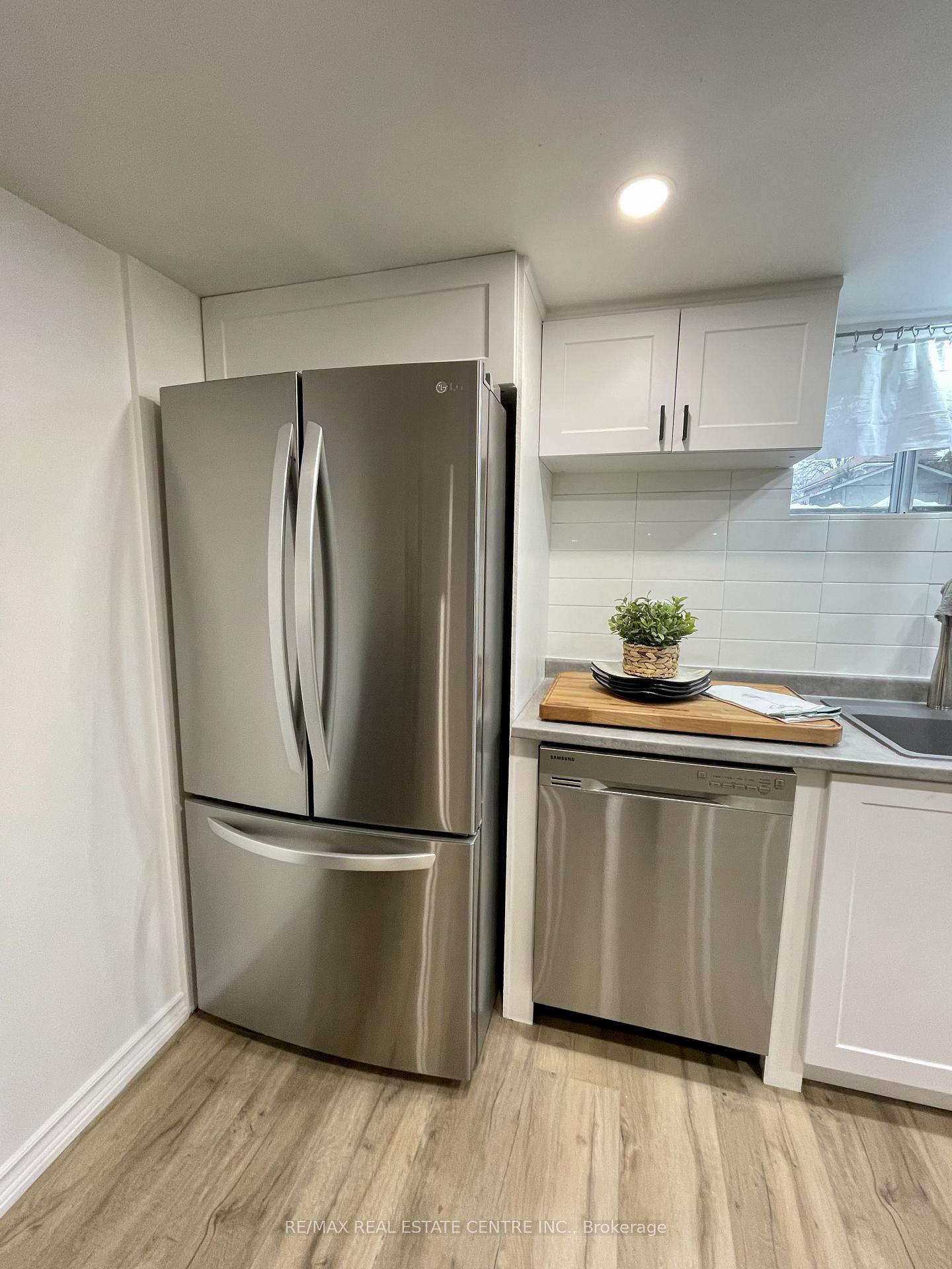 Photo 9 of 24 Smithwood Drive, Etobicoke, Islington-City Centre West — HOMEH