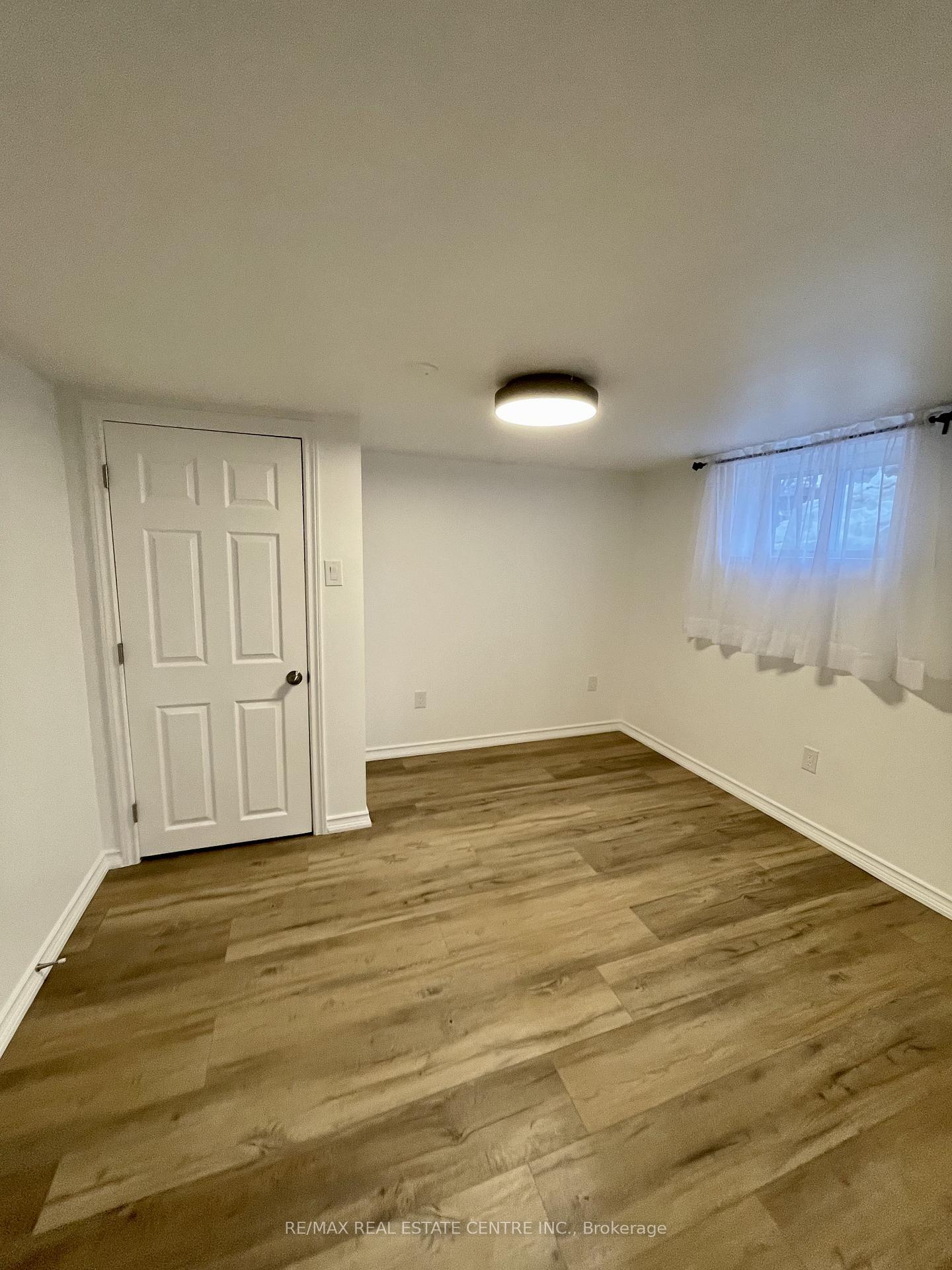Photo 13 of 24 Smithwood Drive, Etobicoke, Islington-City Centre West — HOMEH
