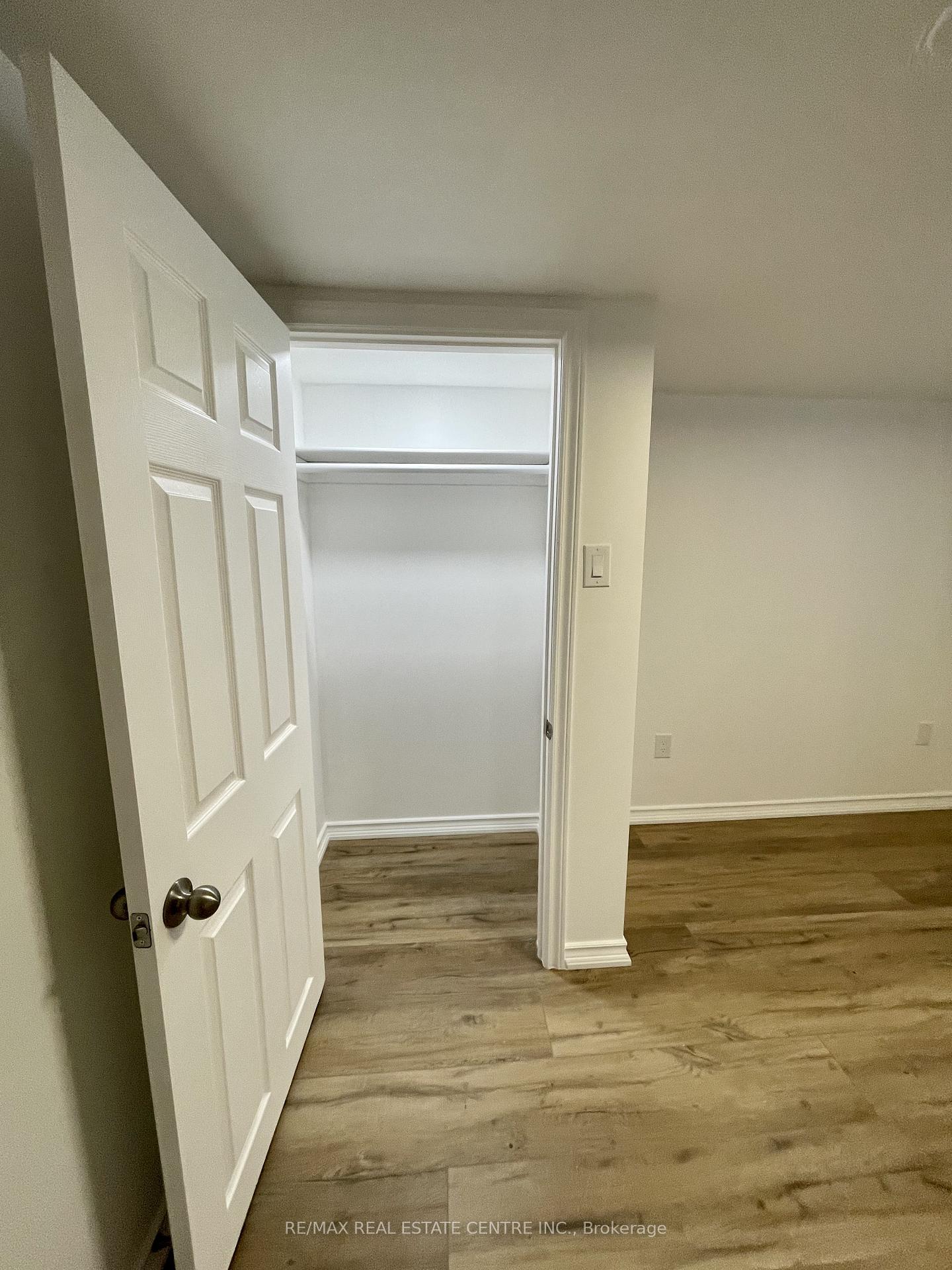 Photo 14 of 24 Smithwood Drive, Etobicoke, Islington-City Centre West — HOMEH
