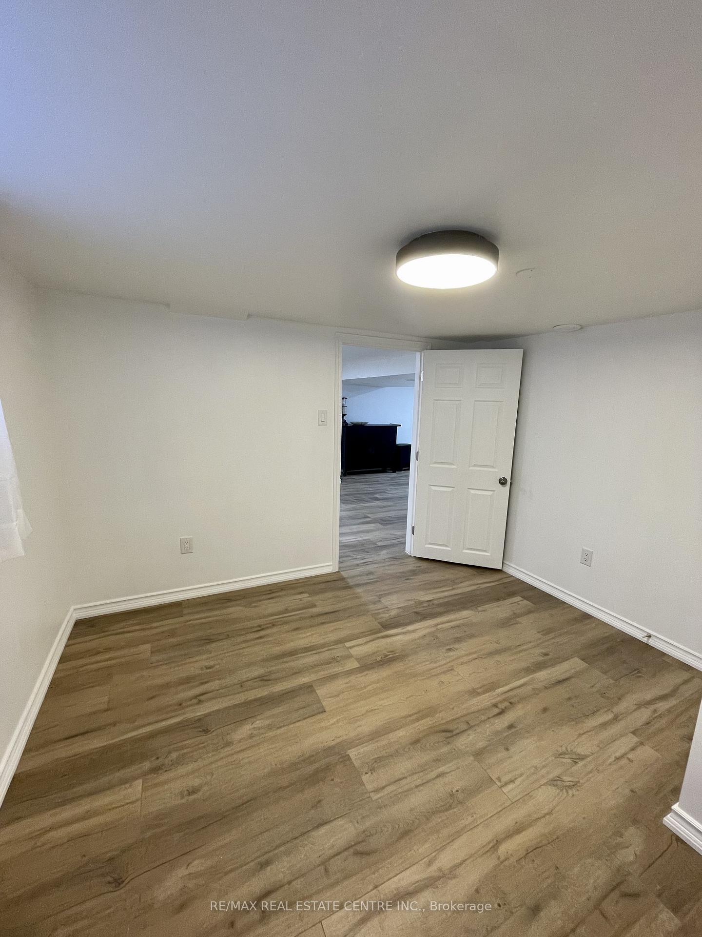Photo 15 of 24 Smithwood Drive, Etobicoke, Islington-City Centre West — HOMEH