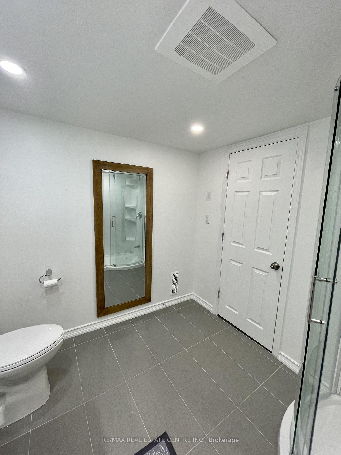 Photo 18 of 24 Smithwood Drive, Etobicoke, Islington-City Centre West — HOMEH
