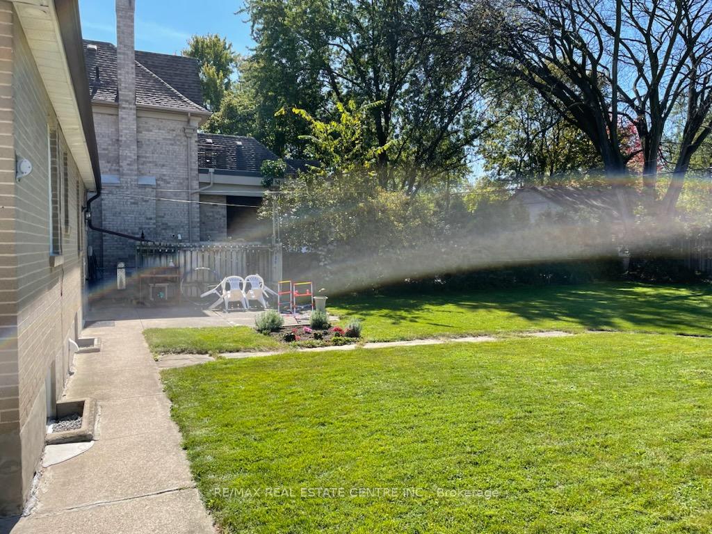 Photo 22 of 24 Smithwood Drive, Etobicoke, Islington-City Centre West — HOMEH